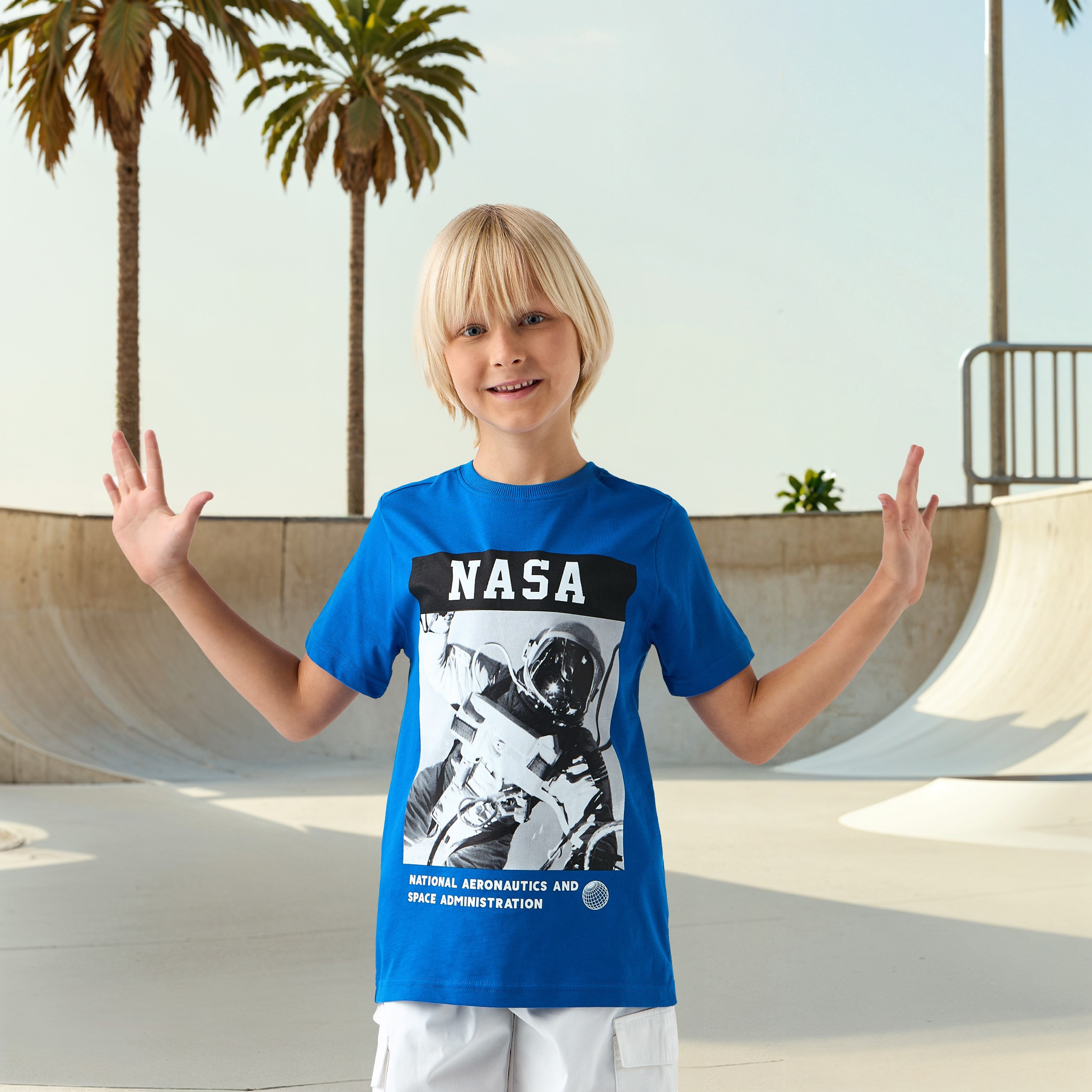 تيشيرت بياقة ضيقة وأكمام قصيرة وطبعات جرافيك ناسا-boys-clothing-tshirtsandpolos-image-1