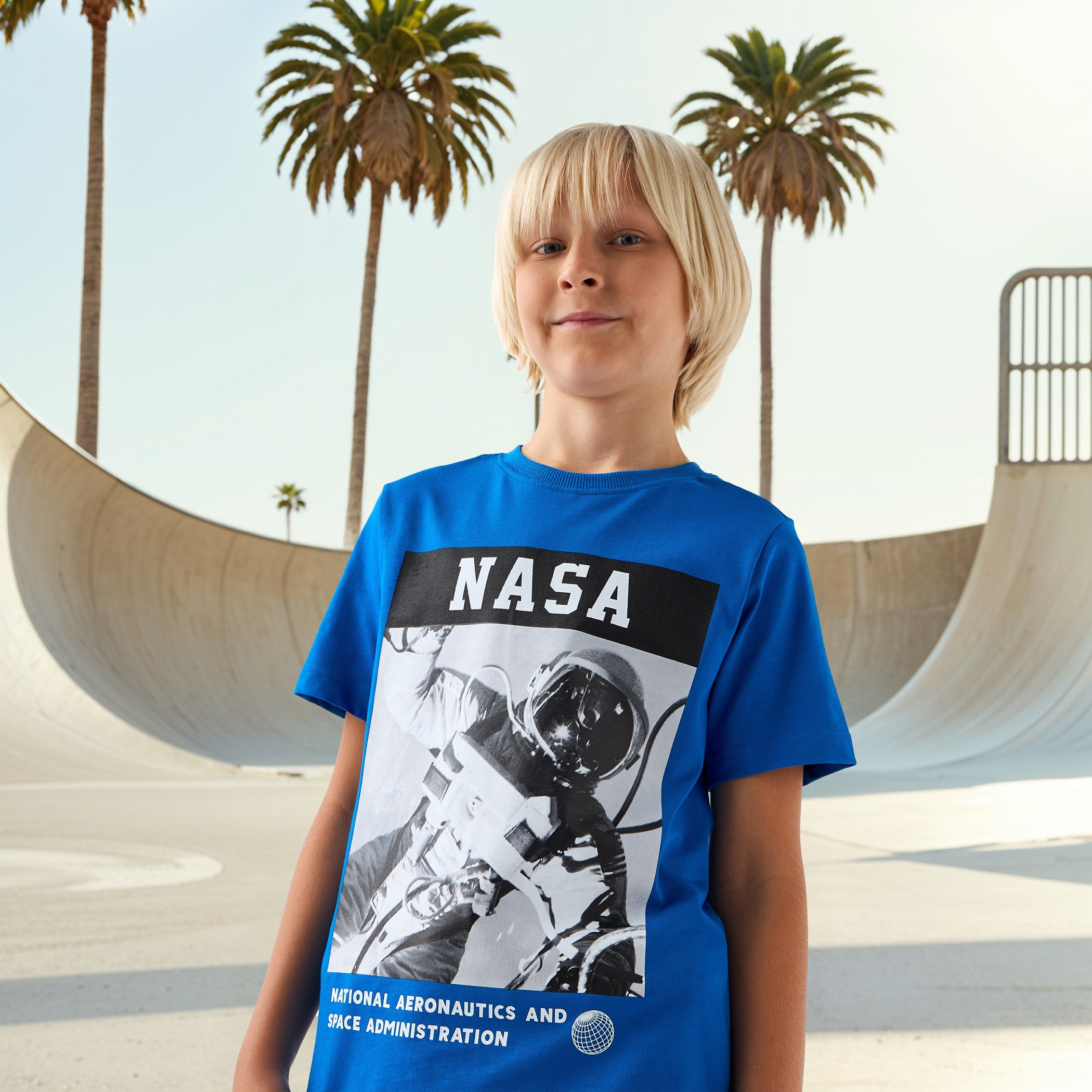 تيشيرت بياقة ضيقة وأكمام قصيرة وطبعات جرافيك ناسا-boys-clothing-tshirtsandpolos-image-4