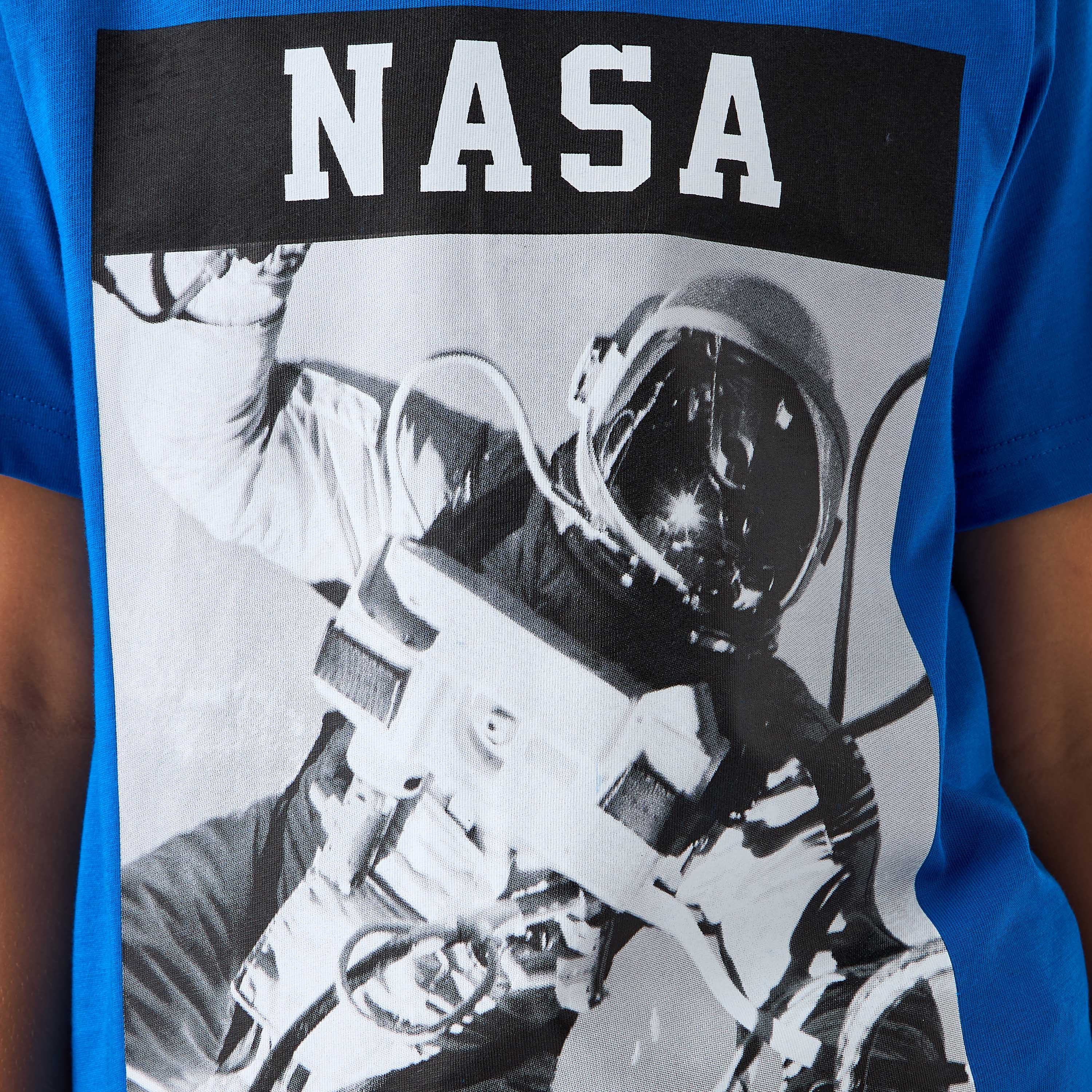تيشيرت بياقة ضيقة وأكمام قصيرة وطبعات جرافيك ناسا-boys-clothing-tshirtsandpolos-image-5