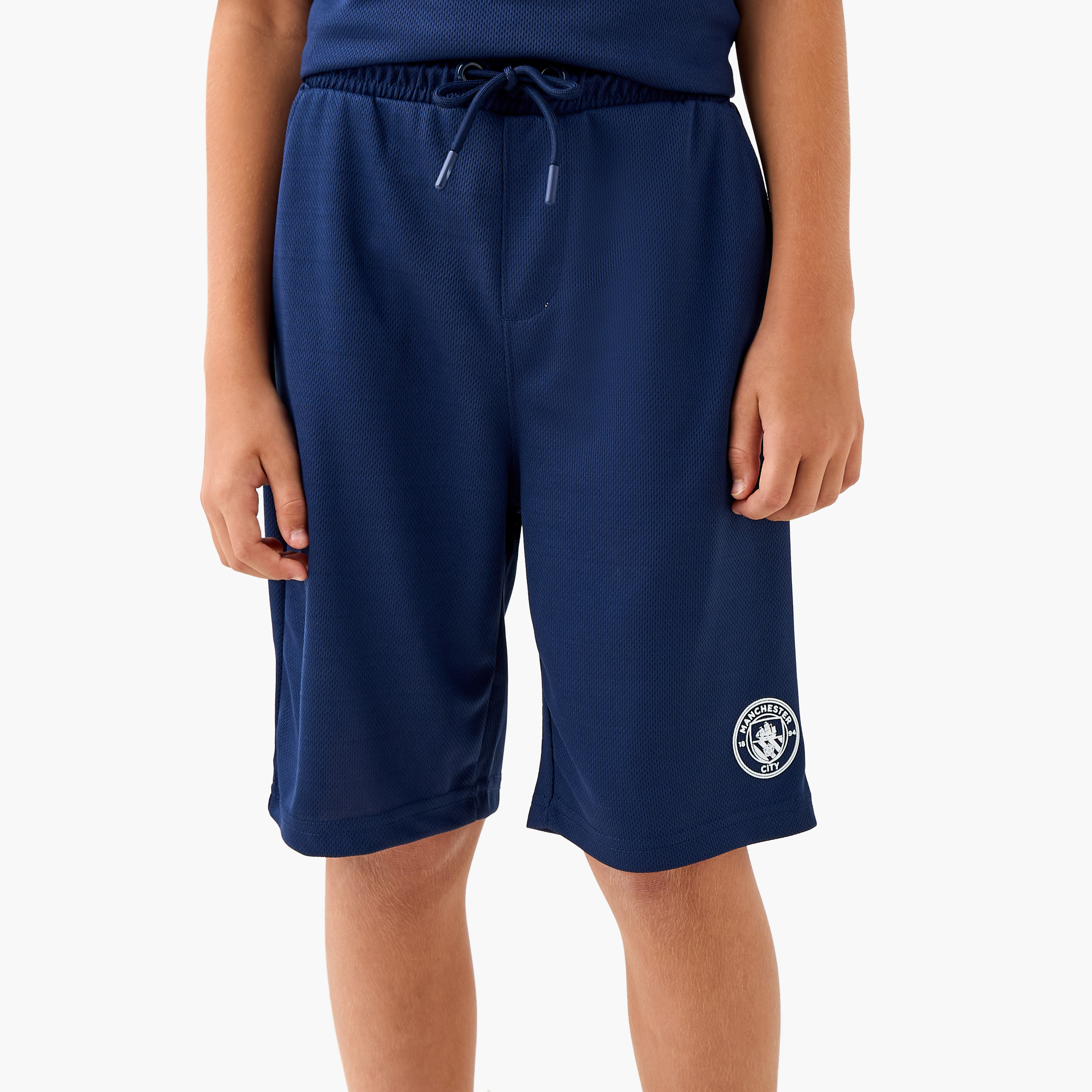 طقم شورت وتيشيرت بياقة V وبطبعات مانشستر-boys-clothing-setsandcoords-image-3