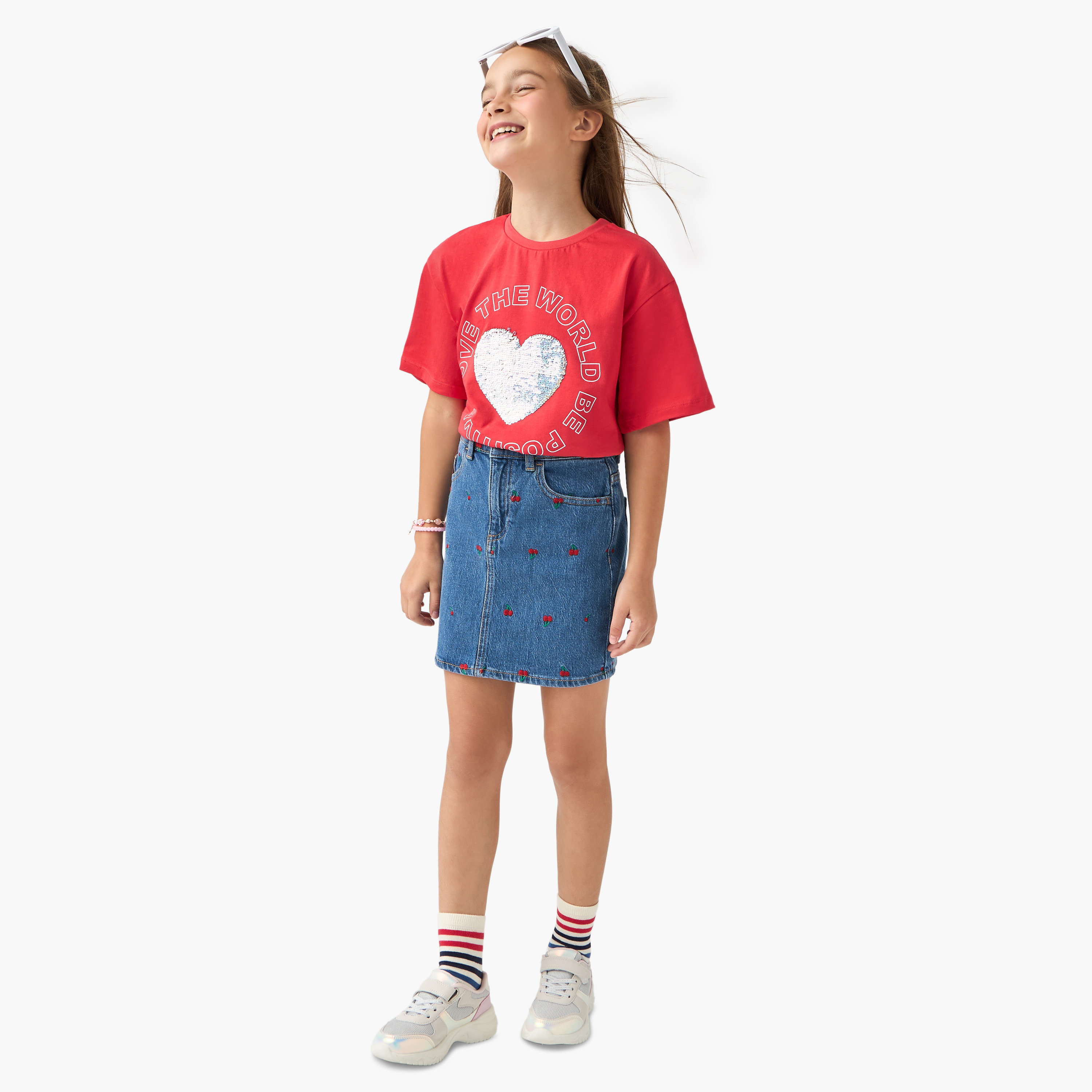 تيشيرت جونيورز بياقة دائرية مزين بترتر على شكل قلب-girls-clothing-tshirts-image-2