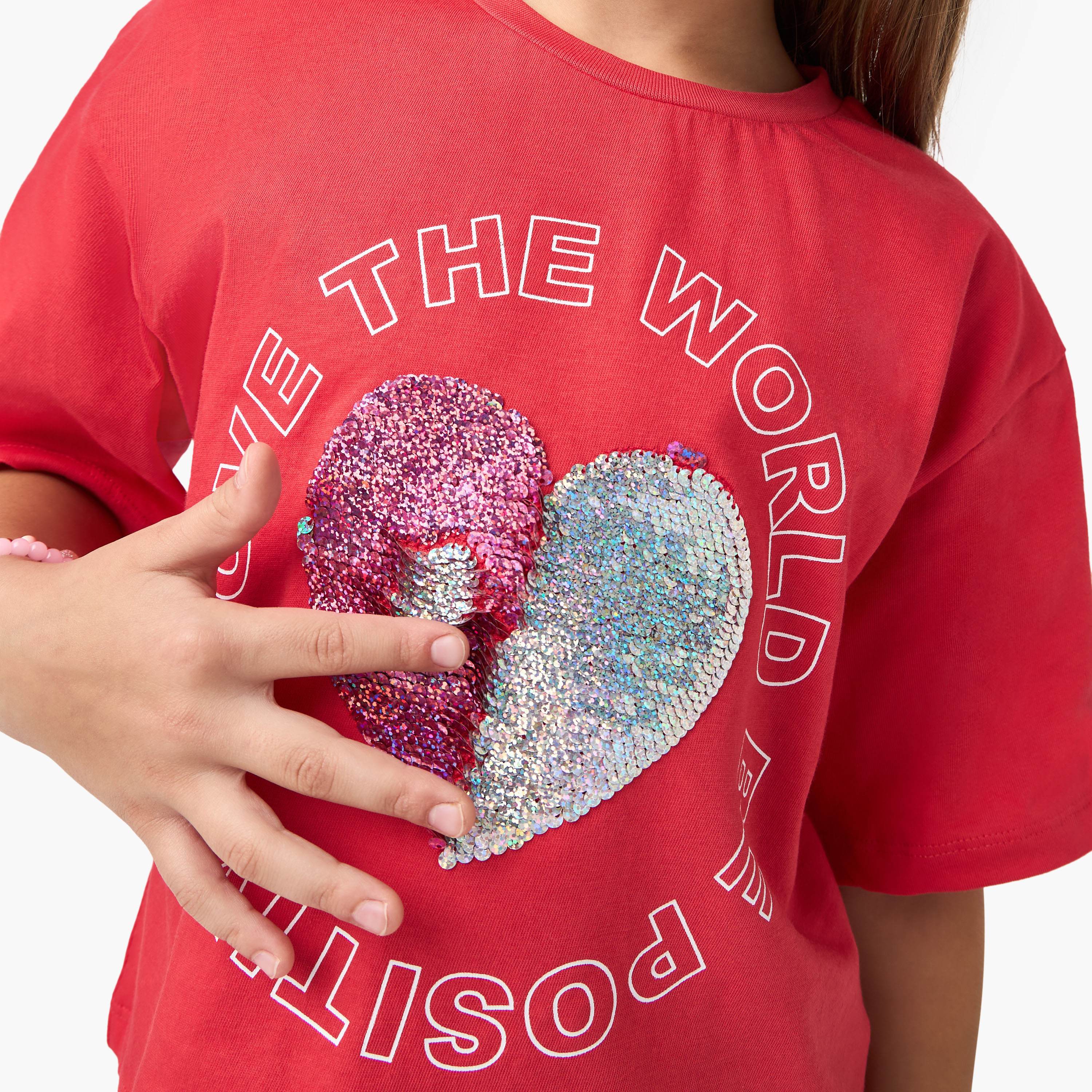 تيشيرت جونيورز بياقة دائرية مزين بترتر على شكل قلب-girls-clothing-tshirts-image-5