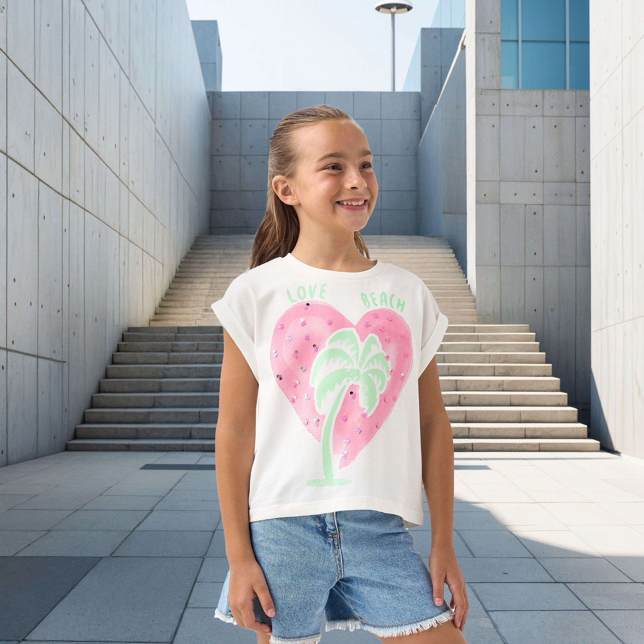 تيشيرت مزيّن بطبعات قلب وأكمام كاب من جونيورز-girls-clothing-tshirts-image-1