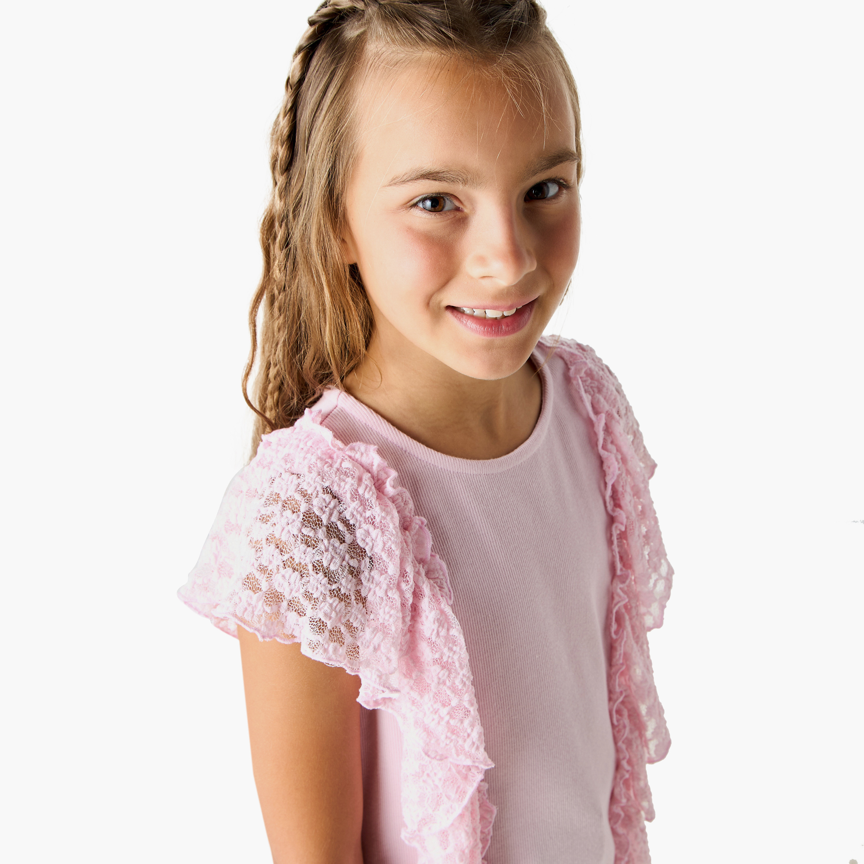 تيشيرت بياقة مستديرة مع تقليمات دانتيل من جونيورز-girls-clothing-blousesandshirts-image-2