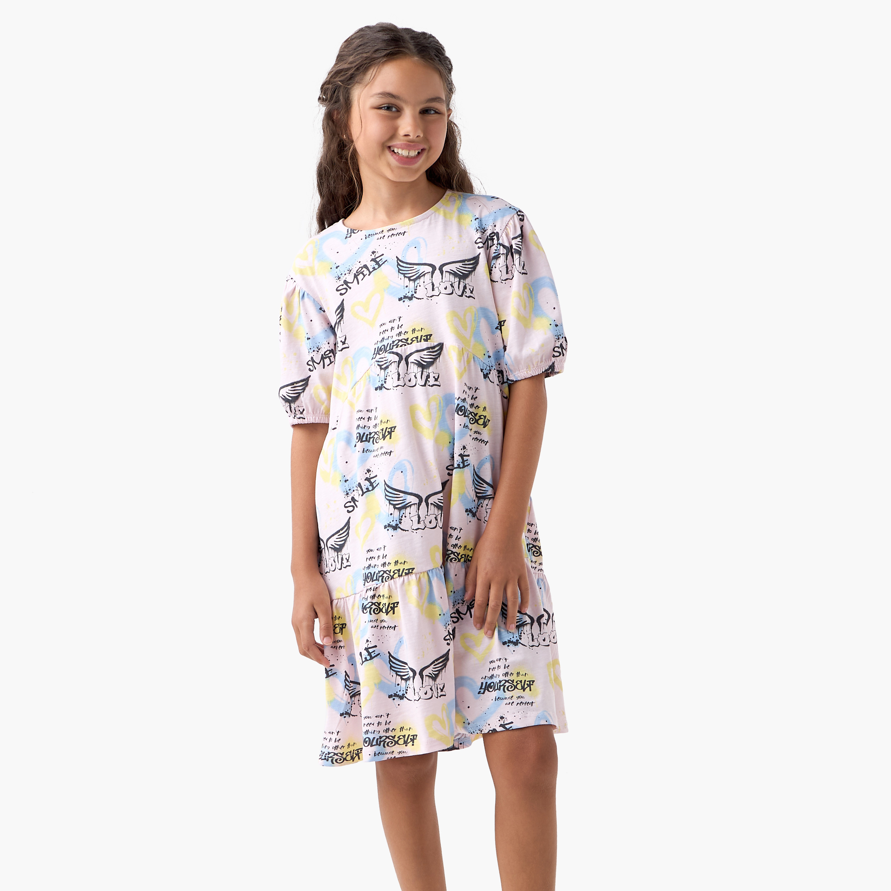 فستان بياقة مستديرة وخصر منسدل وطبعات من جونيورز-girls-clothing-dressesandjumpsuits-image-1