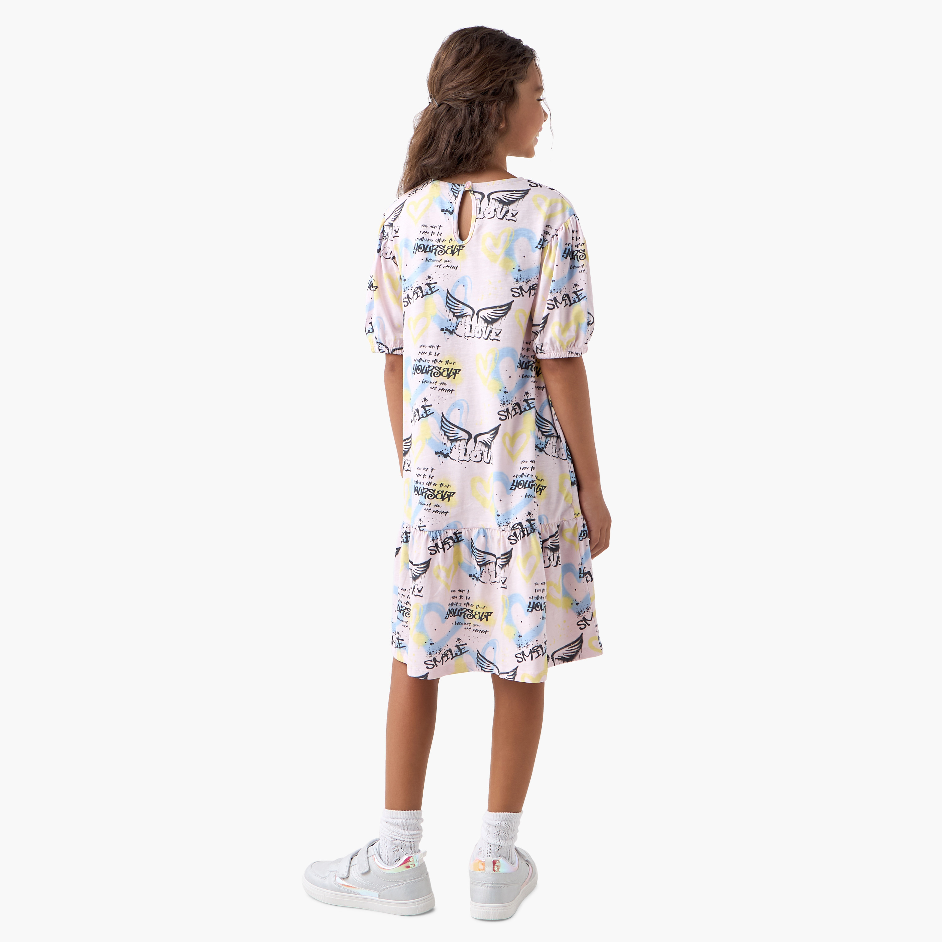 فستان بياقة مستديرة وخصر منسدل وطبعات من جونيورز-girls-clothing-dressesandjumpsuits-image-3