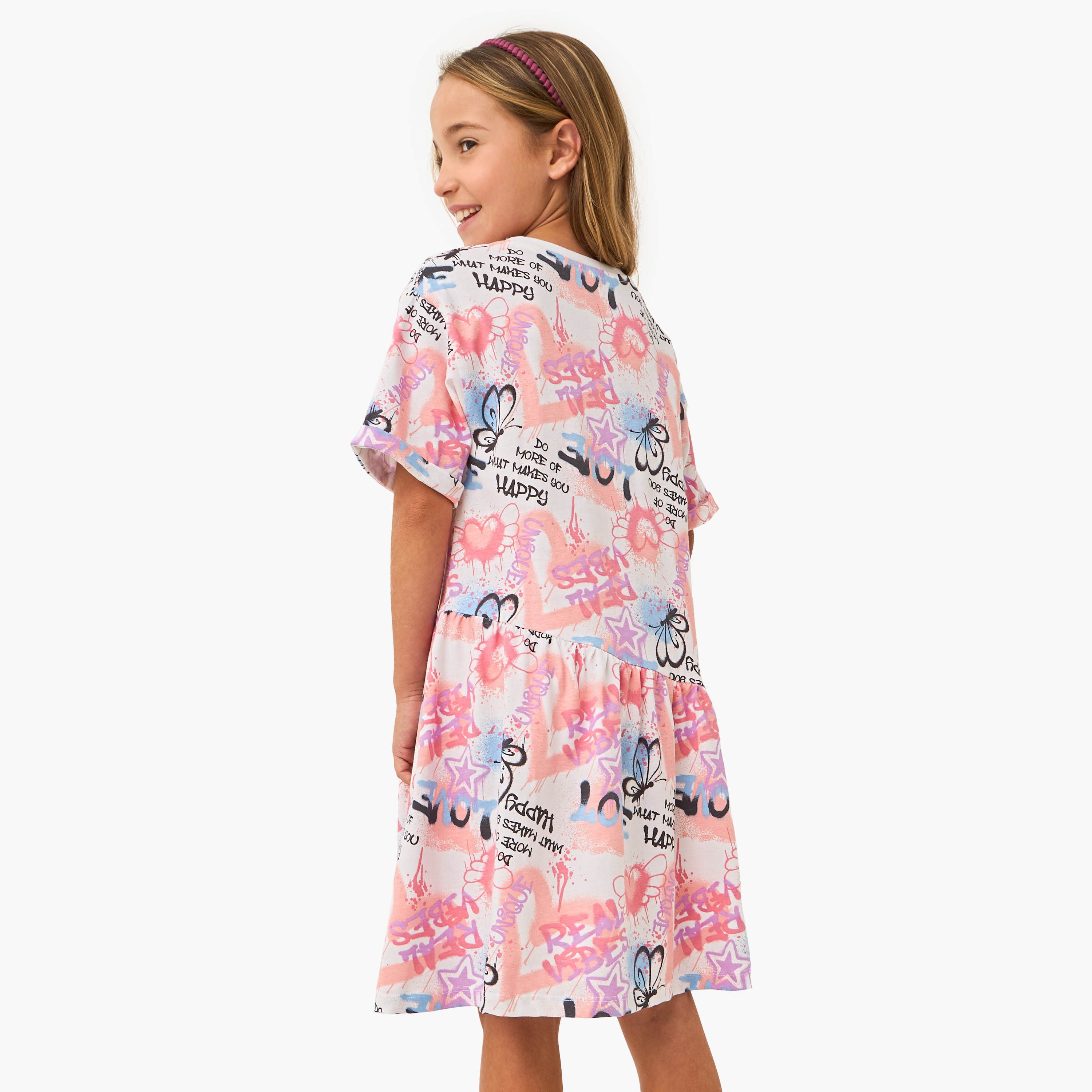 فستان بأكتاف منسدلة وطبعات جرافيتي من جونيورز-girls-clothing-dressesandjumpsuits-image-3