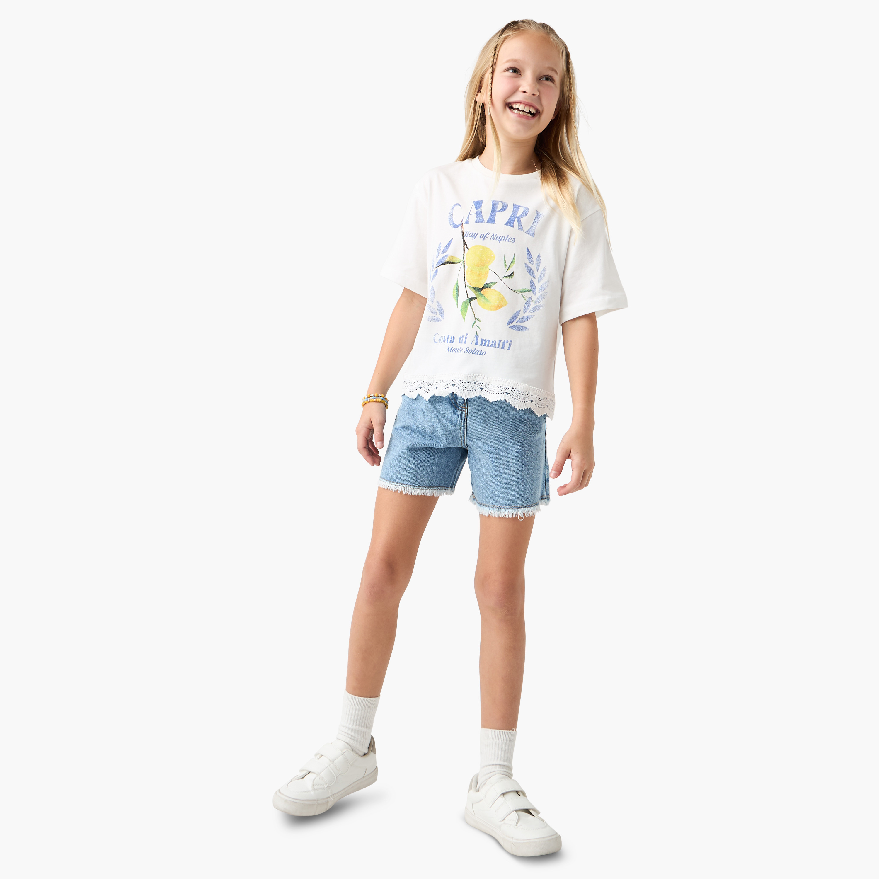 تيشيرت بياقة ضيقة وحواف دانتيل وطبعات جرافيك من جونيورز-girls-clothing-tshirts-image-2