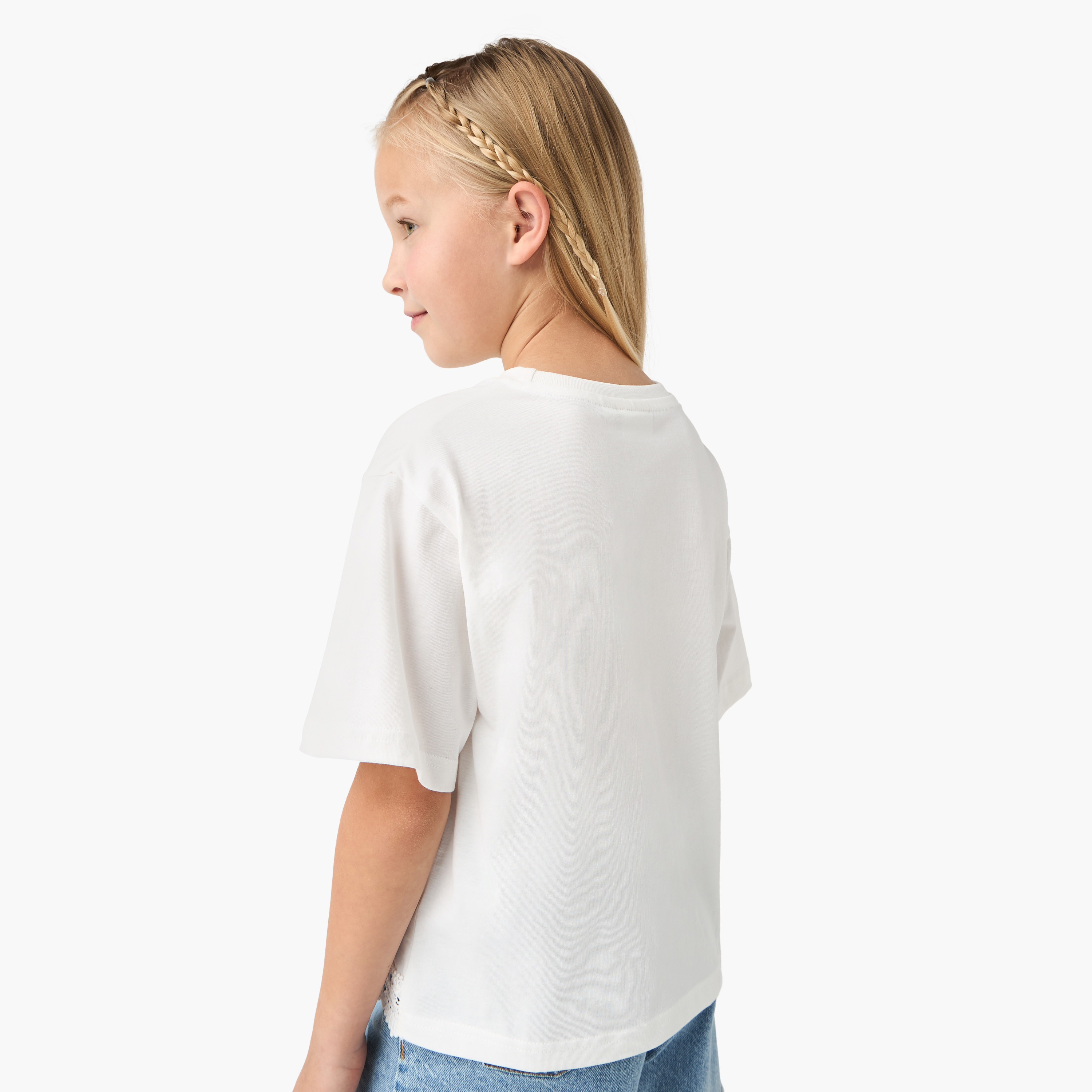 تيشيرت بياقة ضيقة وحواف دانتيل وطبعات جرافيك من جونيورز-girls-clothing-tshirts-image-3