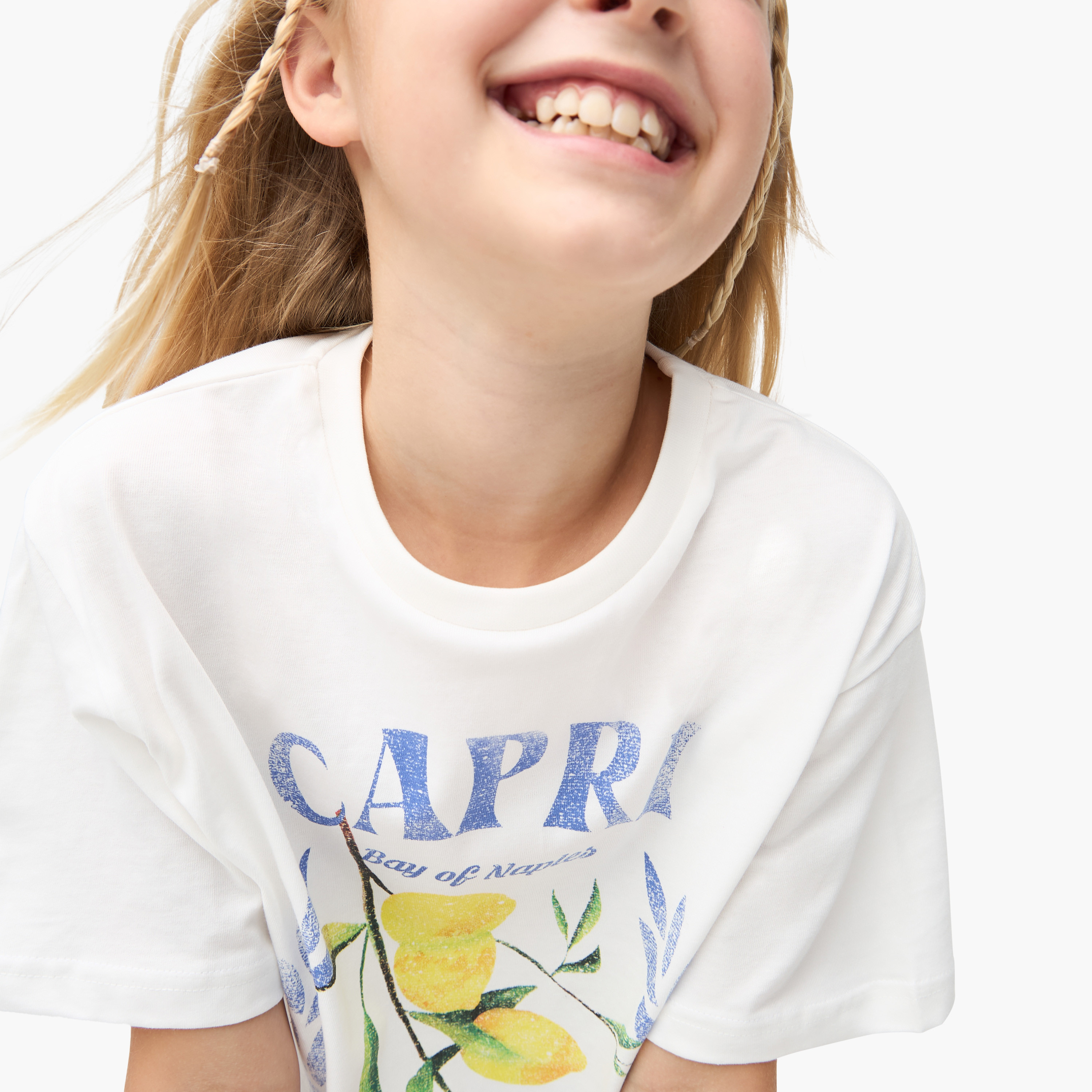 تيشيرت بياقة ضيقة وحواف دانتيل وطبعات جرافيك من جونيورز-girls-clothing-tshirts-image-4