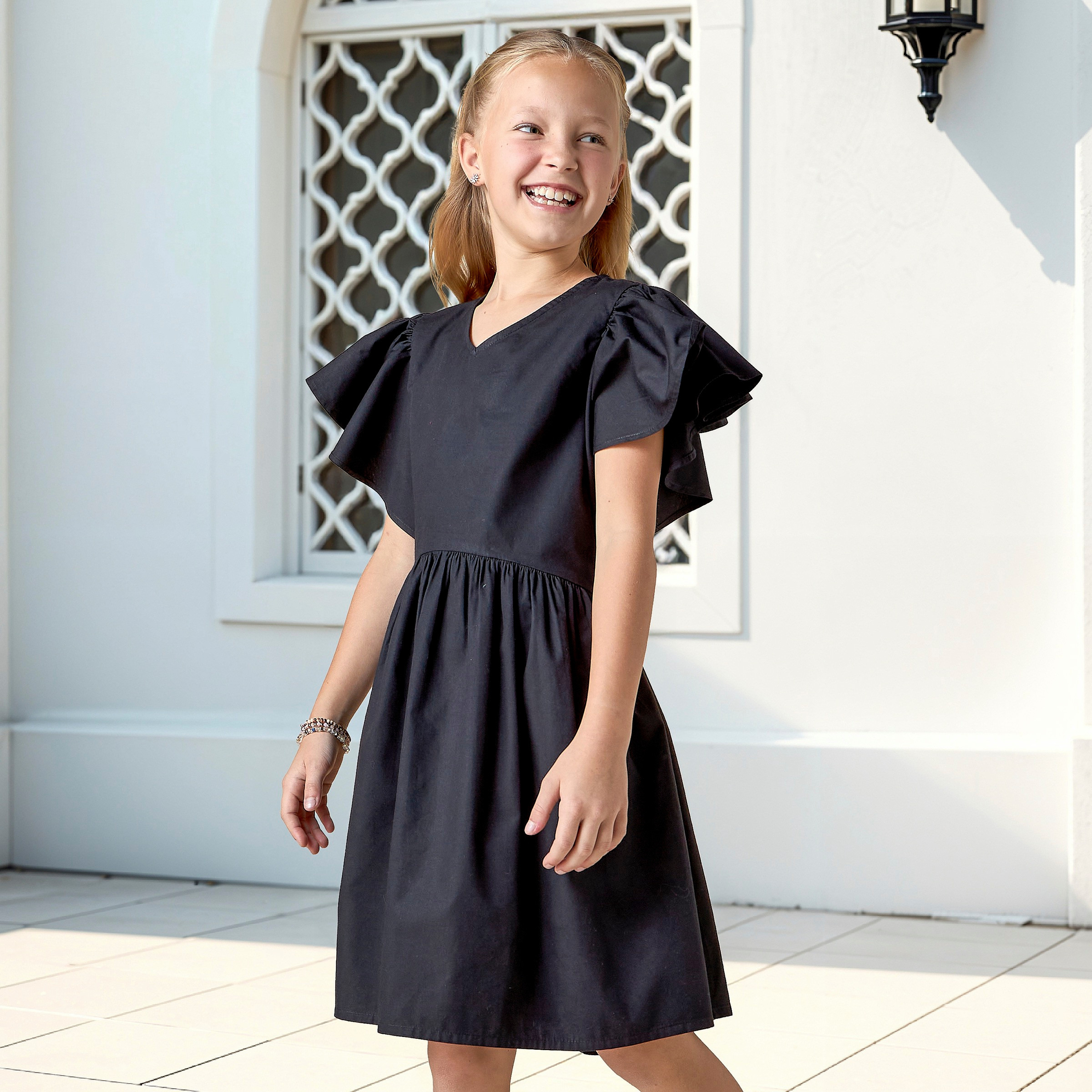 فستان سادة بياقة V وأكمام كشكش وزر إغلاق-girls-clothing-dressesandjumpsuits-image-5