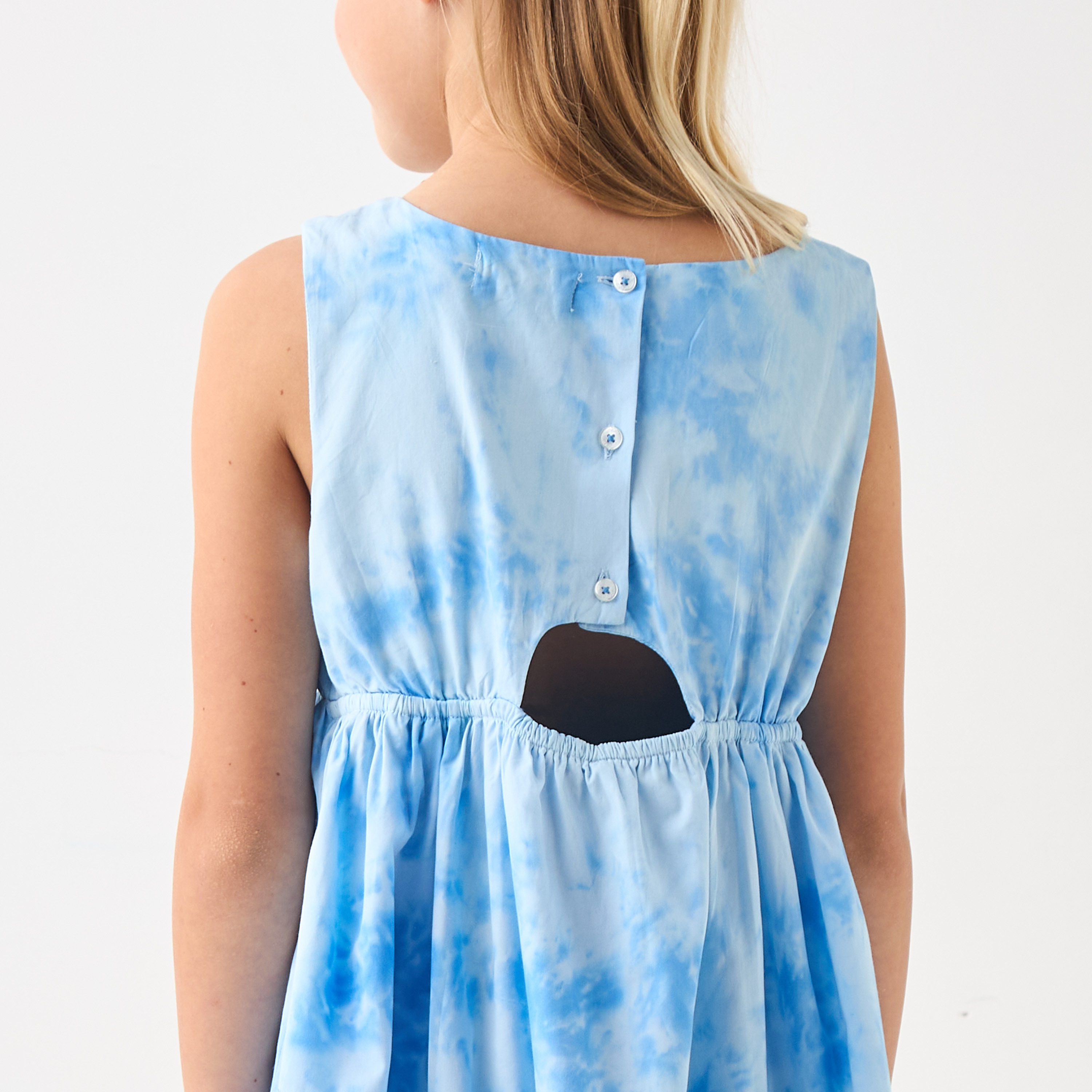 Juniors Tie-Dye Sleeveless Tiered Dress with Button Closure and Cut-Out Detail-girls-clothing-dressesandjumpsuits-image-5