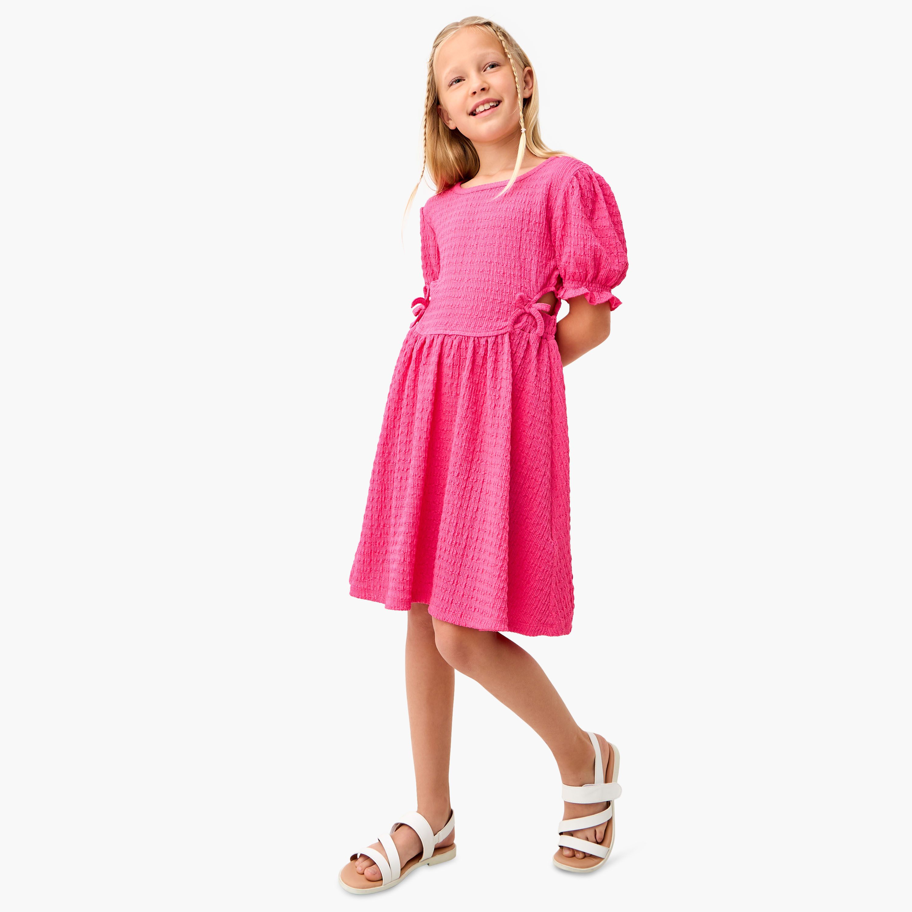 فستان إيه لاين بارز الملمس بياقة مستديرة وتفاصيل مفرغة من جونيورز-girls-clothing-dressesandjumpsuits-image-2