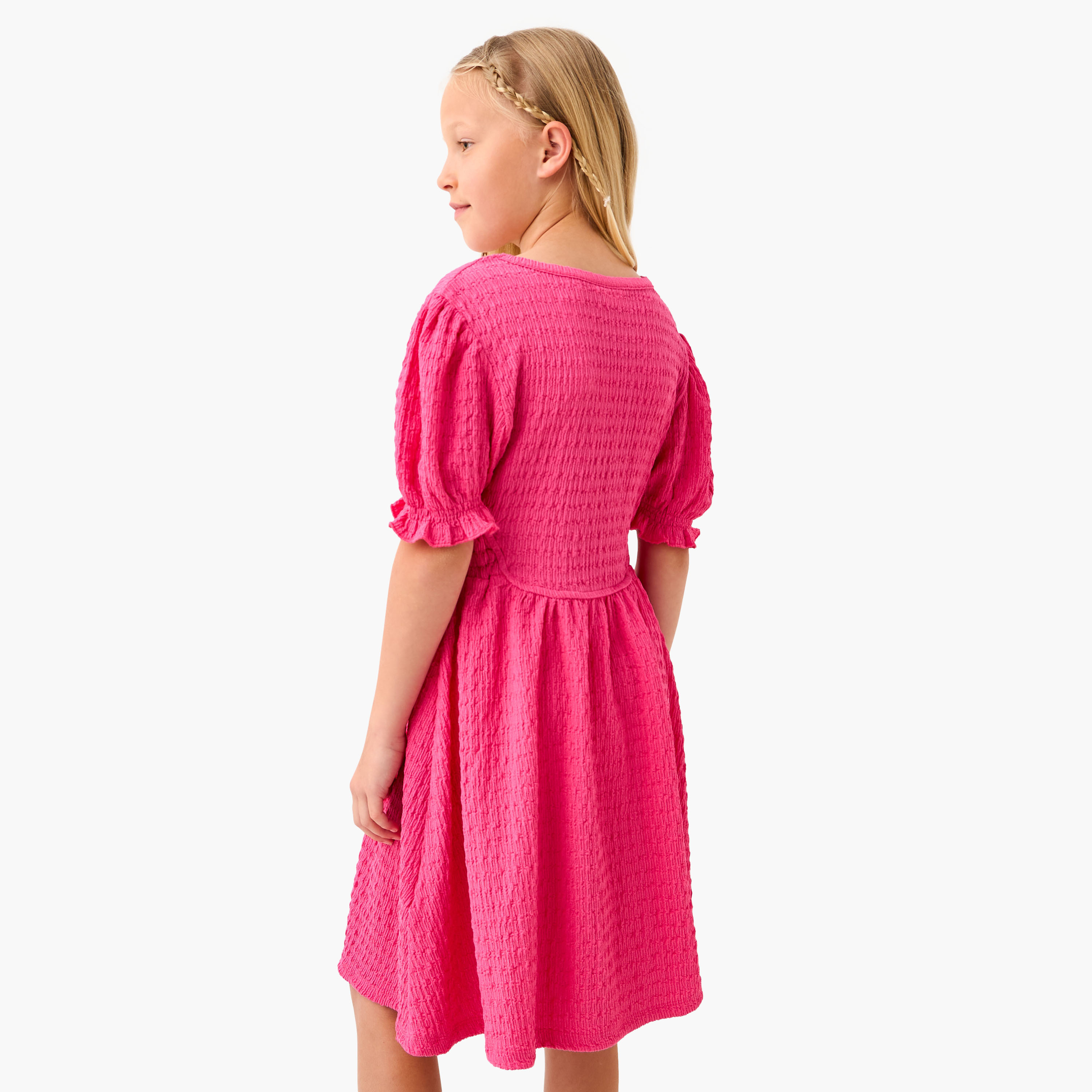 فستان إيه لاين بارز الملمس بياقة مستديرة وتفاصيل مفرغة من جونيورز-girls-clothing-dressesandjumpsuits-image-3