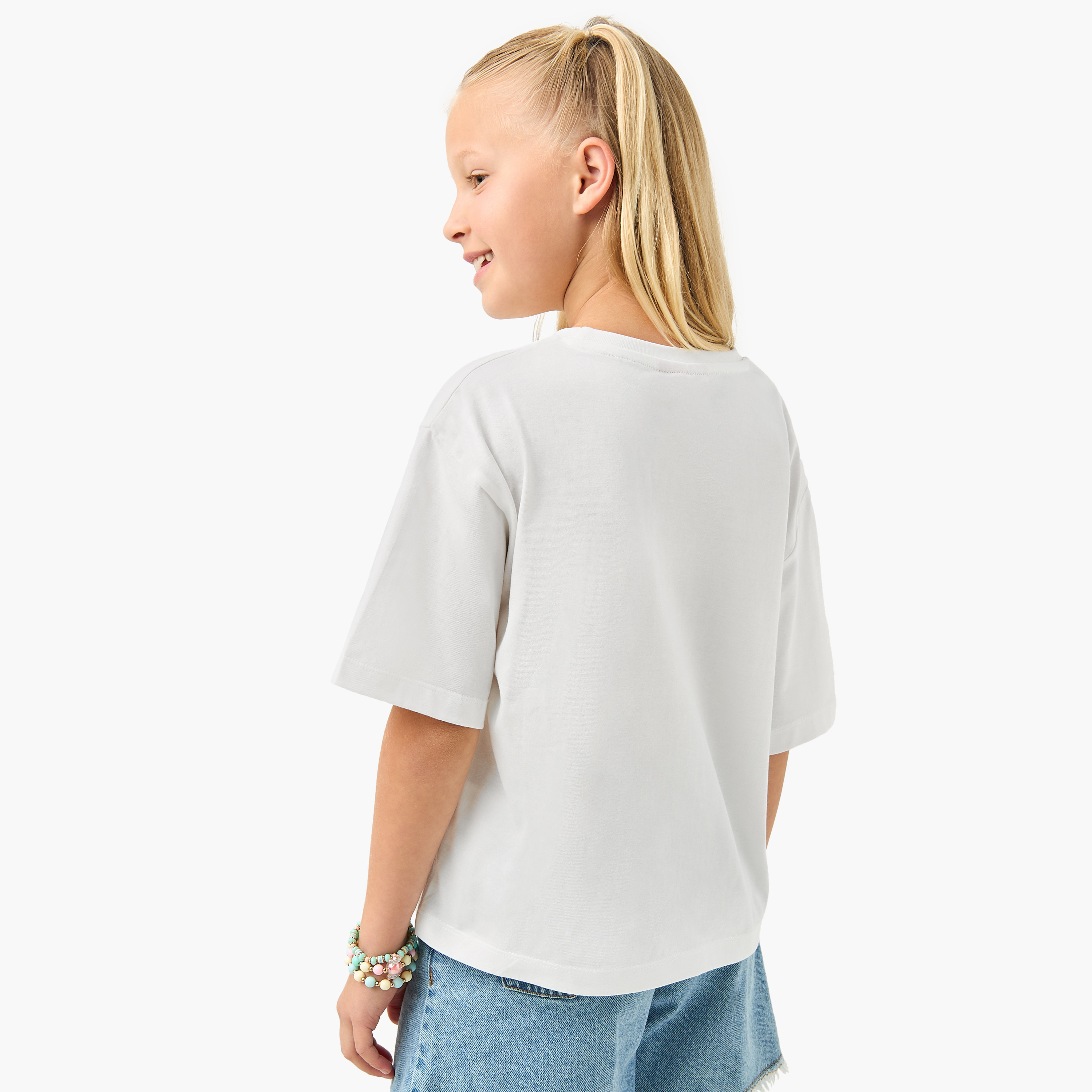 تيشيرت بطبعات وأكمام قصيرة وتفاصيل ترتر من باربي-girls-clothing-tshirts-image-3