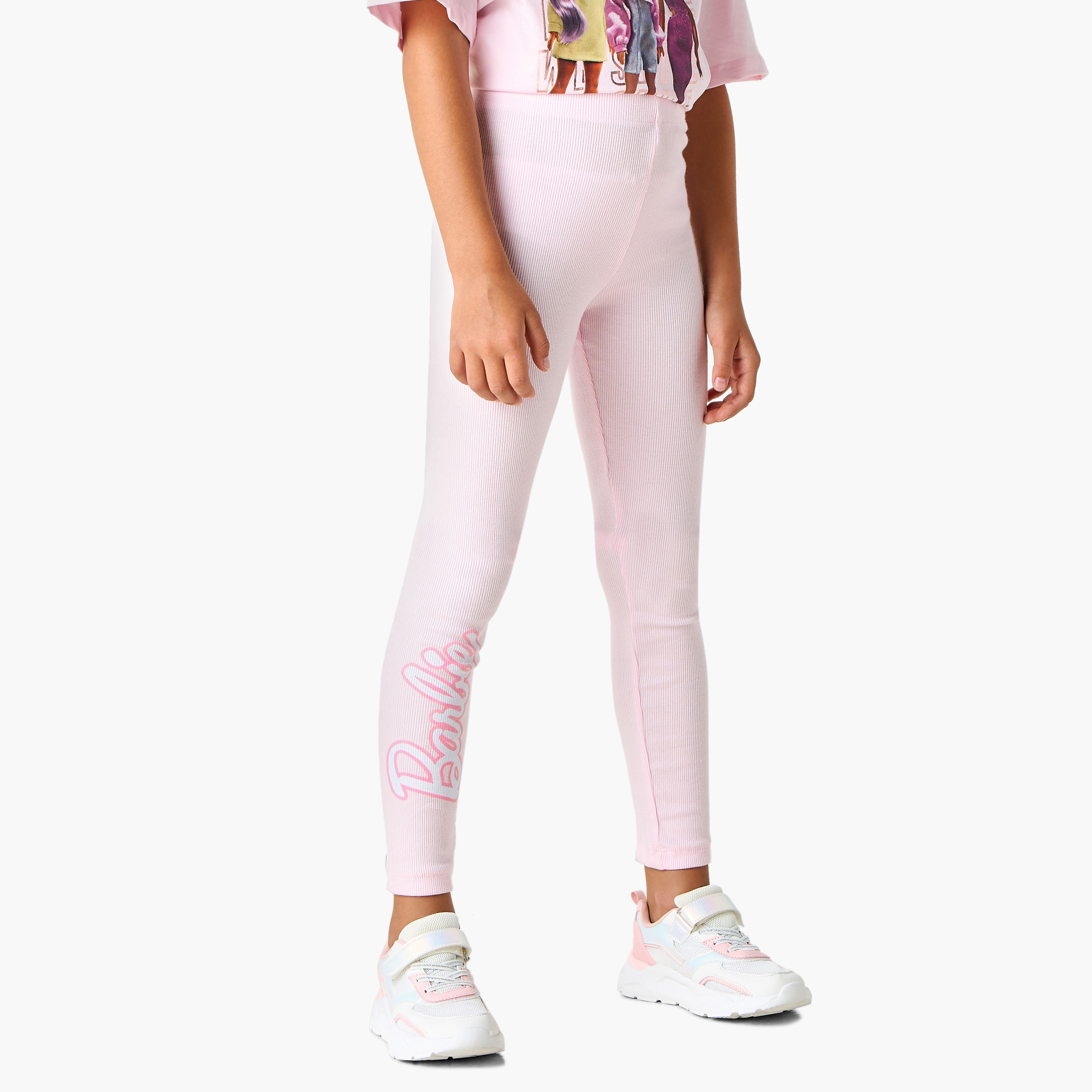 بنطلون ليقنز بخصر مطاطي وطبعات شعار من باربي-girls-clothing-bottoms-leggings-image-5