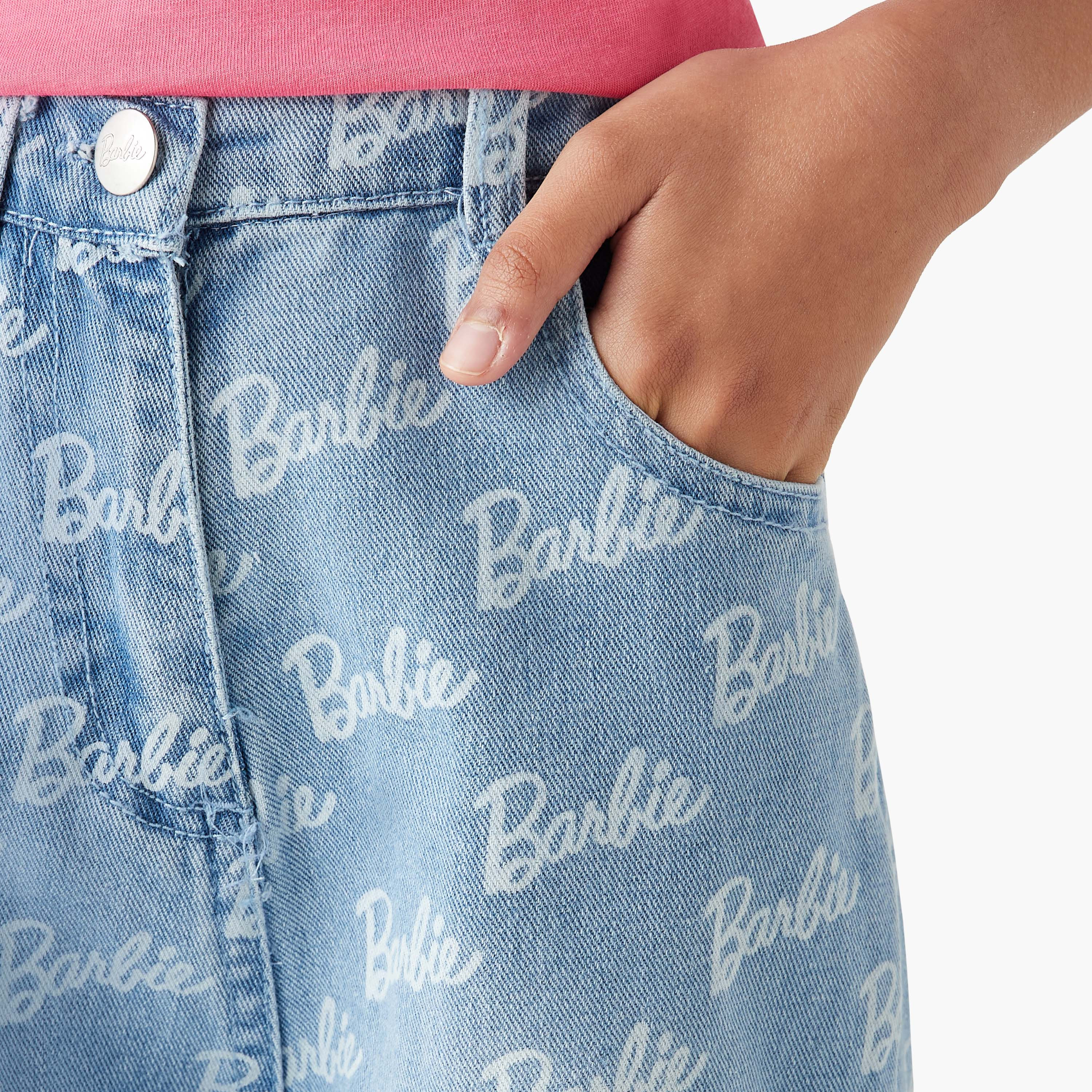 بنطلون جينز واسع بطبعات باربي وجيوب-girls-clothing-bottoms-jeansandjeggings-image-4