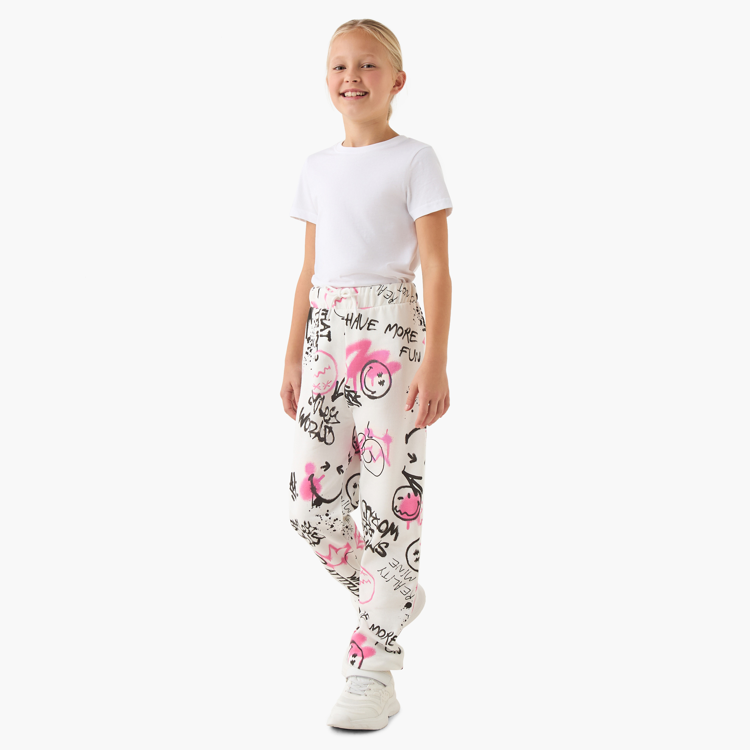 بنطلون رياضي بطبعات جرافيتي ورباط إغلاق من سمايلي وورلد-girls-clothing-bottoms-joggersandtrackpants-image-2