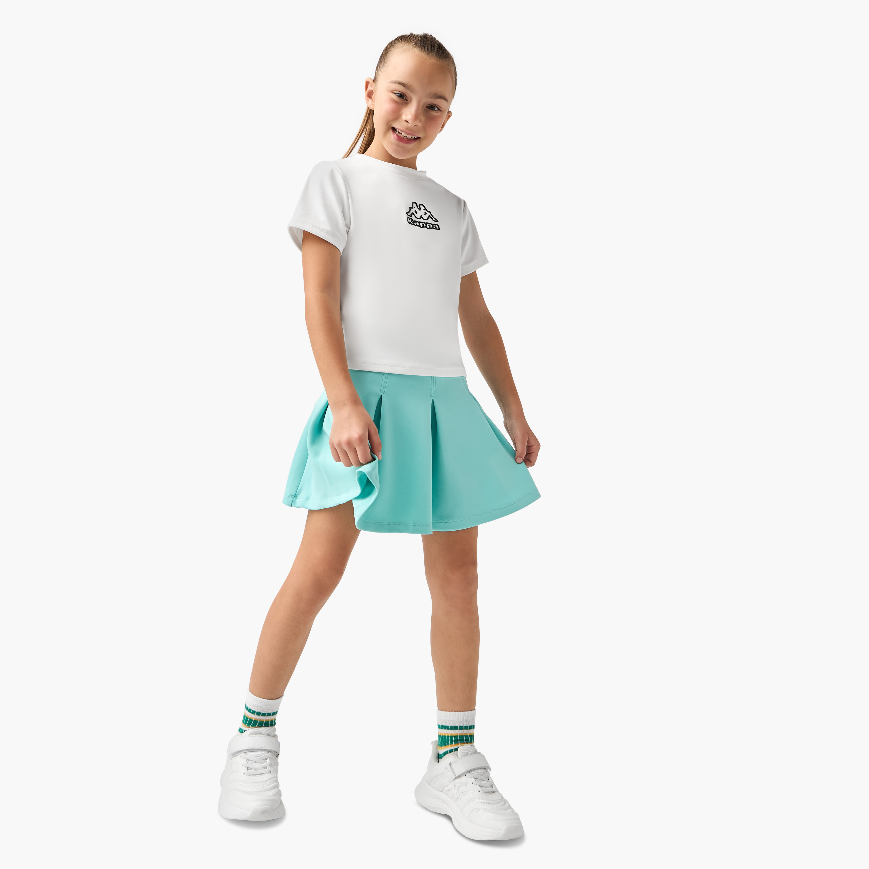 تيشيرت بياقة ضيقة وطبعات شعار وأكمام قصيرة من كابا-sports-girls-clothing-tops-image-2