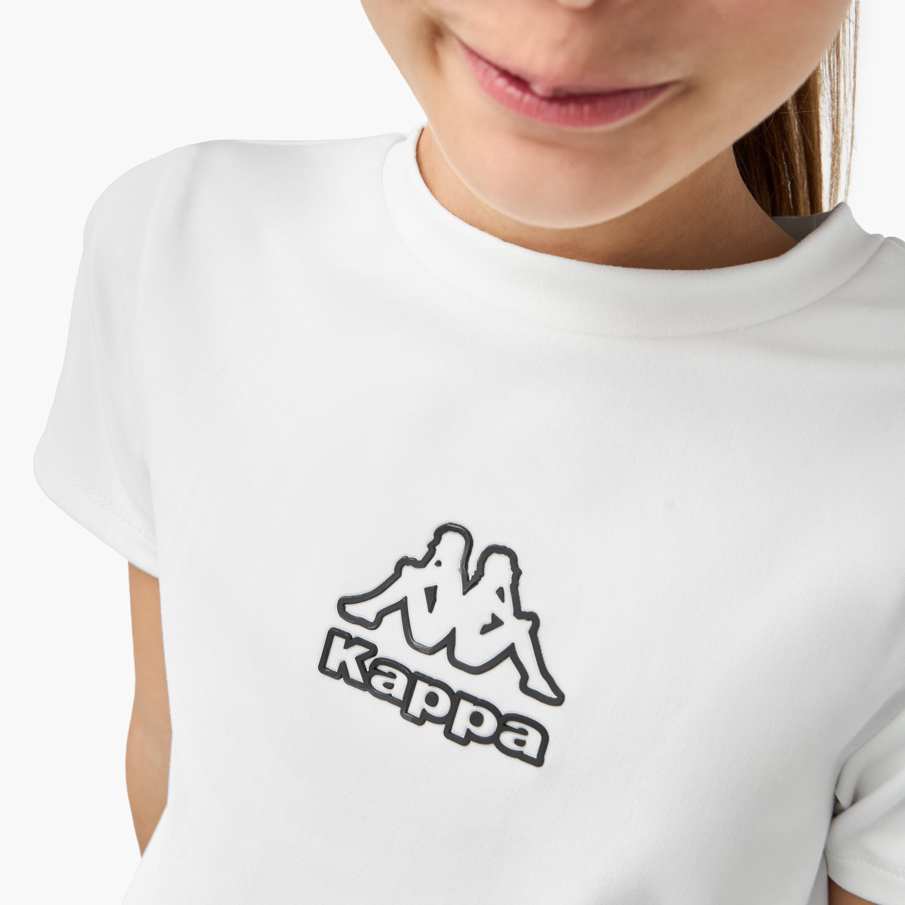 تيشيرت بياقة ضيقة وطبعات شعار وأكمام قصيرة من كابا-sports-girls-clothing-tops-image-4