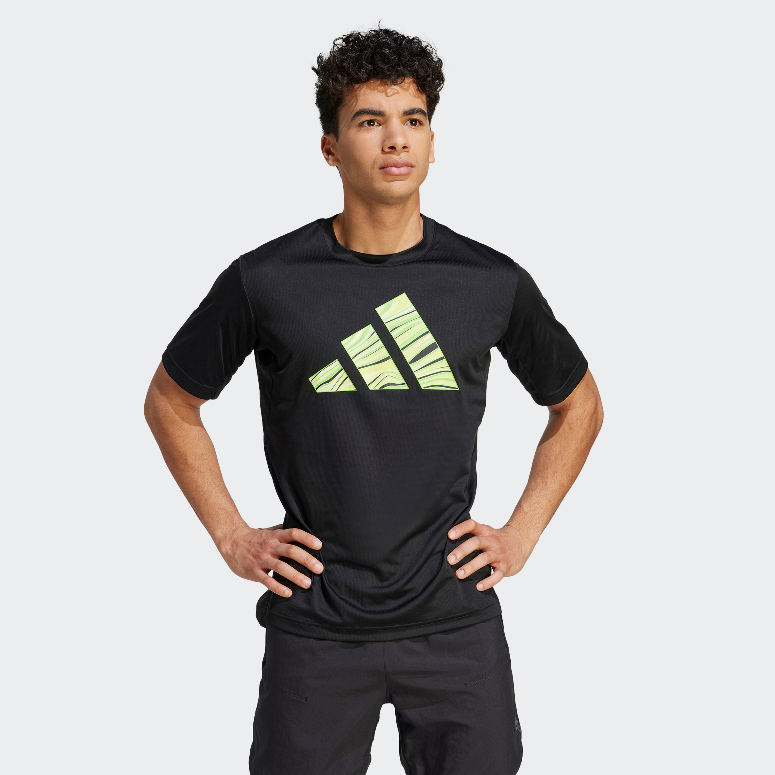 تي شيرت للتدريب أتش اي اي تي الجرافيك سلوجان للرجال من اديداس | او اي-men-clothing-sportswearandactivewear-tshirtsandpolos-image-1