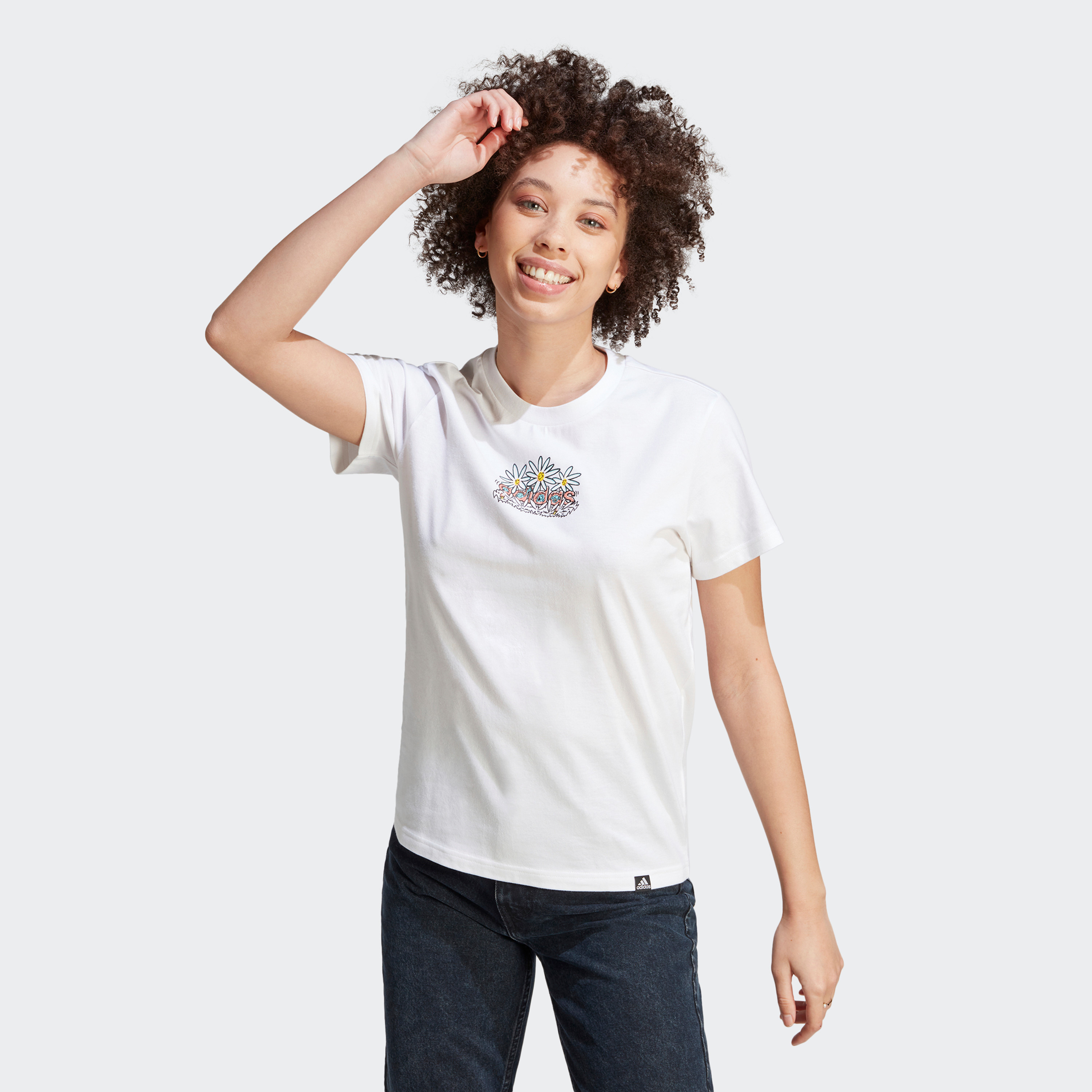 تيشيرت للنساء يتميز برسومات دودل من اديداس | او اي-women-clothing-tshirts-image-1