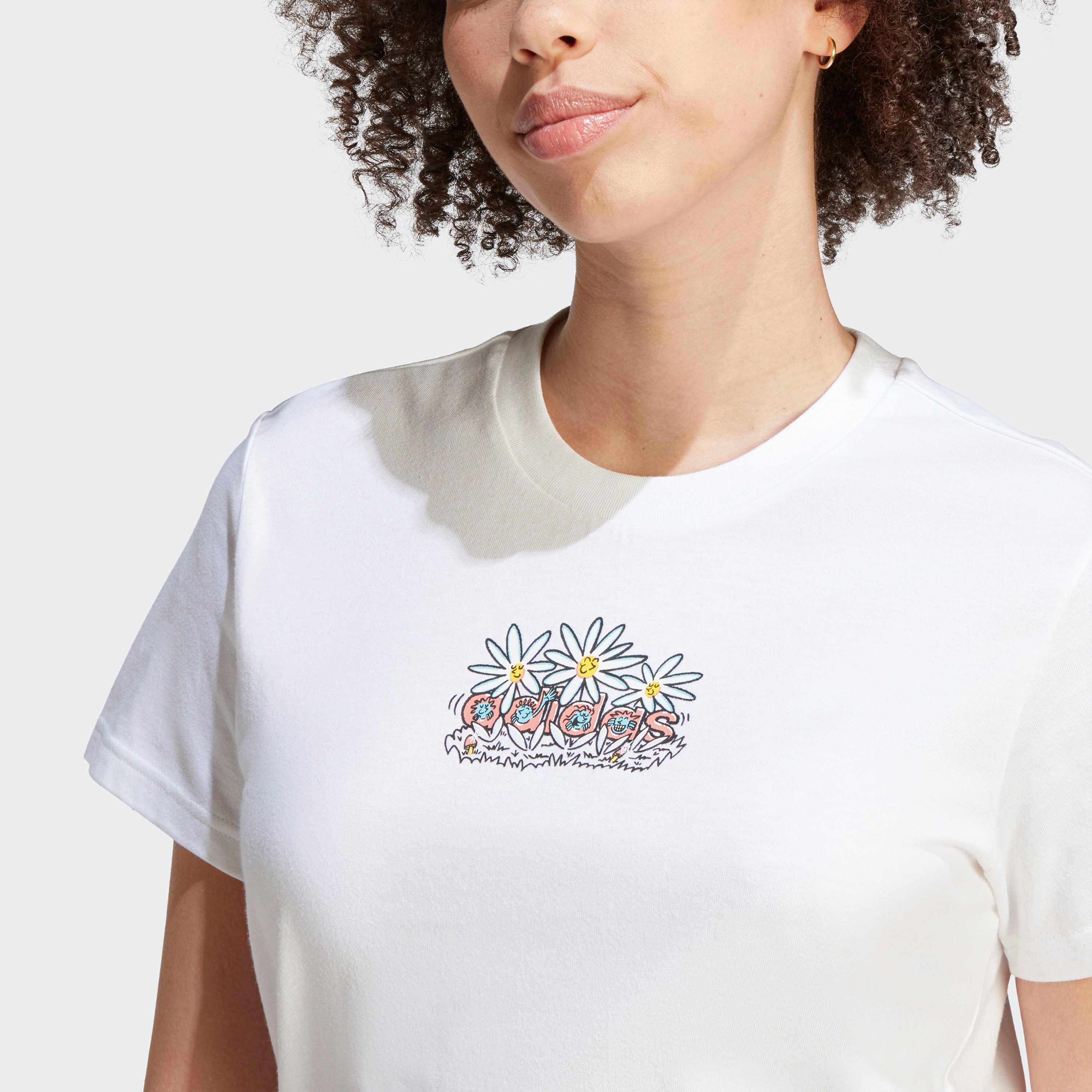 تيشيرت للنساء يتميز برسومات دودل من اديداس | او اي-women-clothing-tshirts-image-3