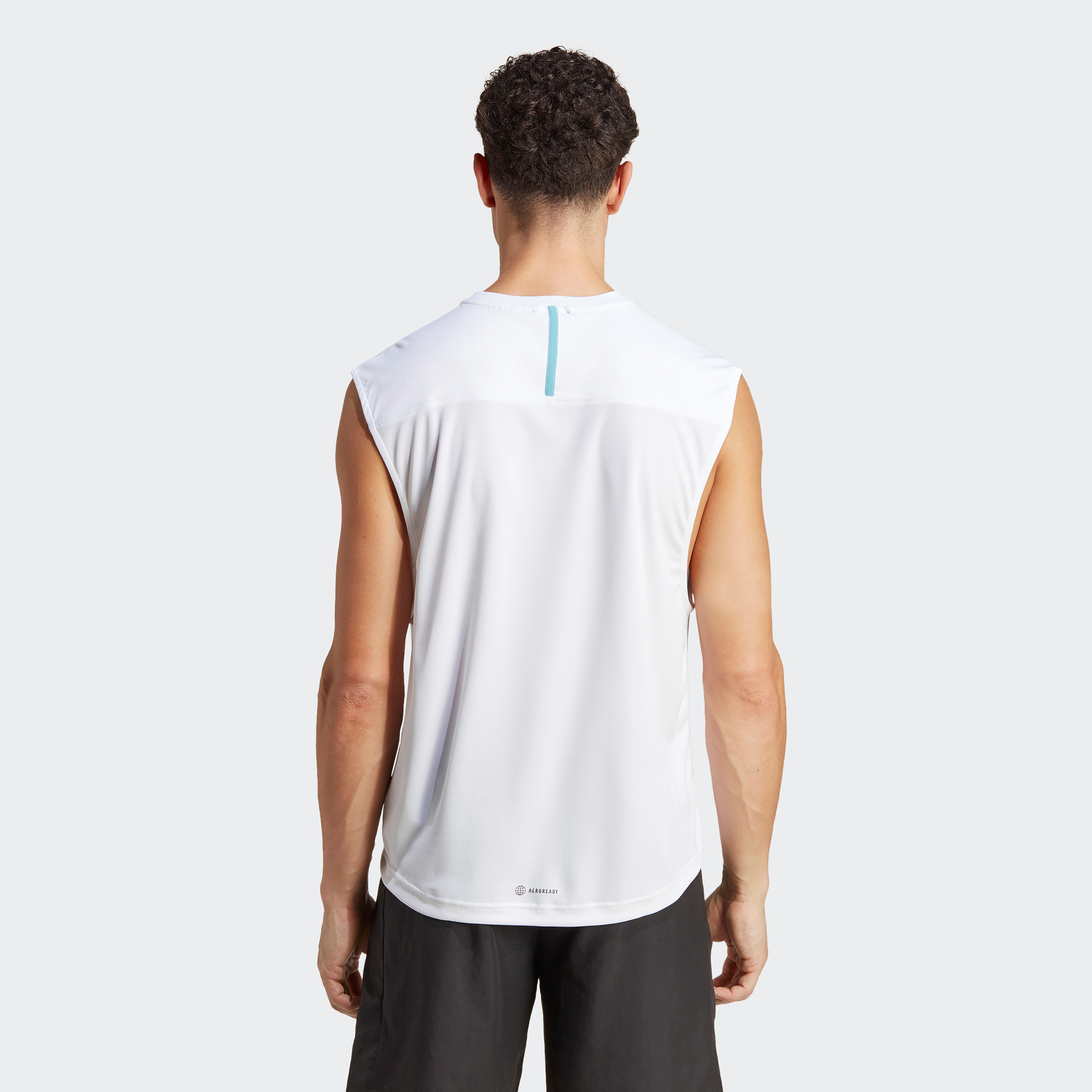  تيشيرت رياضي ومزين بطبعة شعار للرجال من اديداس مقاس ٍSL-men-clothing-sportswearandactivewear-tshirtsandpolos-image-4