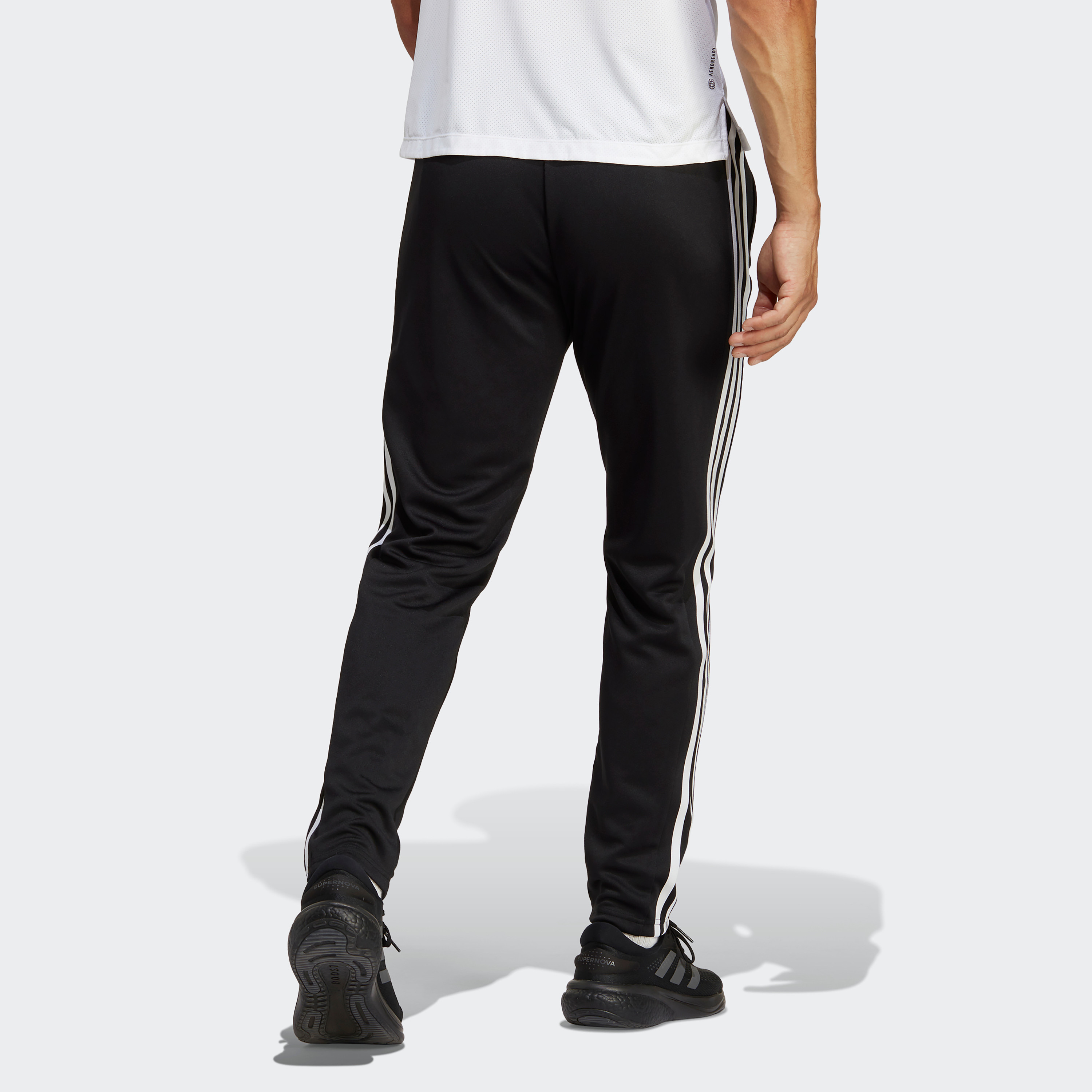سروال رياضي اسنشيال ترين بثلاثة خطوط من اديداس للرجال | او اي-men-clothing-bottoms-joggers-image-4