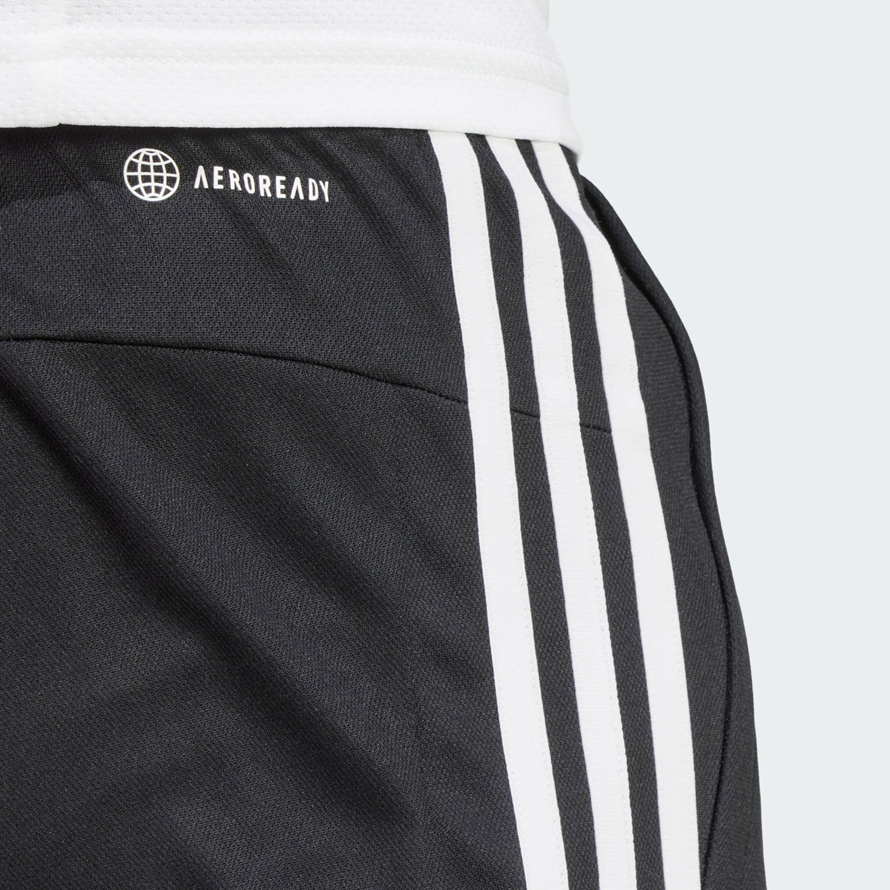 أديداس من أساسيات التدريب الرجالي بيكيه 3-Stripes IB8243 | OE-men-clothing-bottoms-shorts-image-4