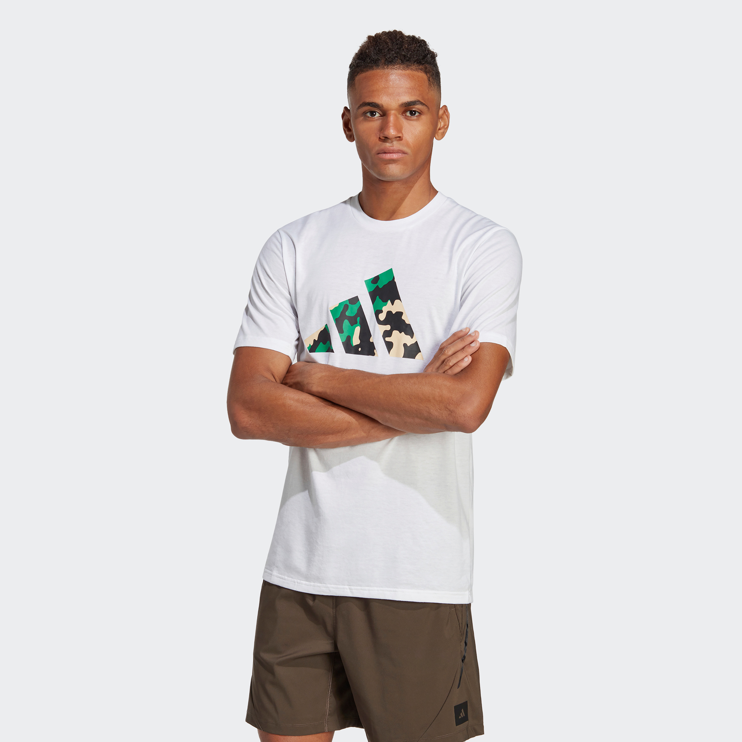  تي شيرت اسينشالز مطبوع عليه لوجو بي ال للرجال من اديداس-men-clothing-sportswearandactivewear-tshirtsandpolos-image-1
