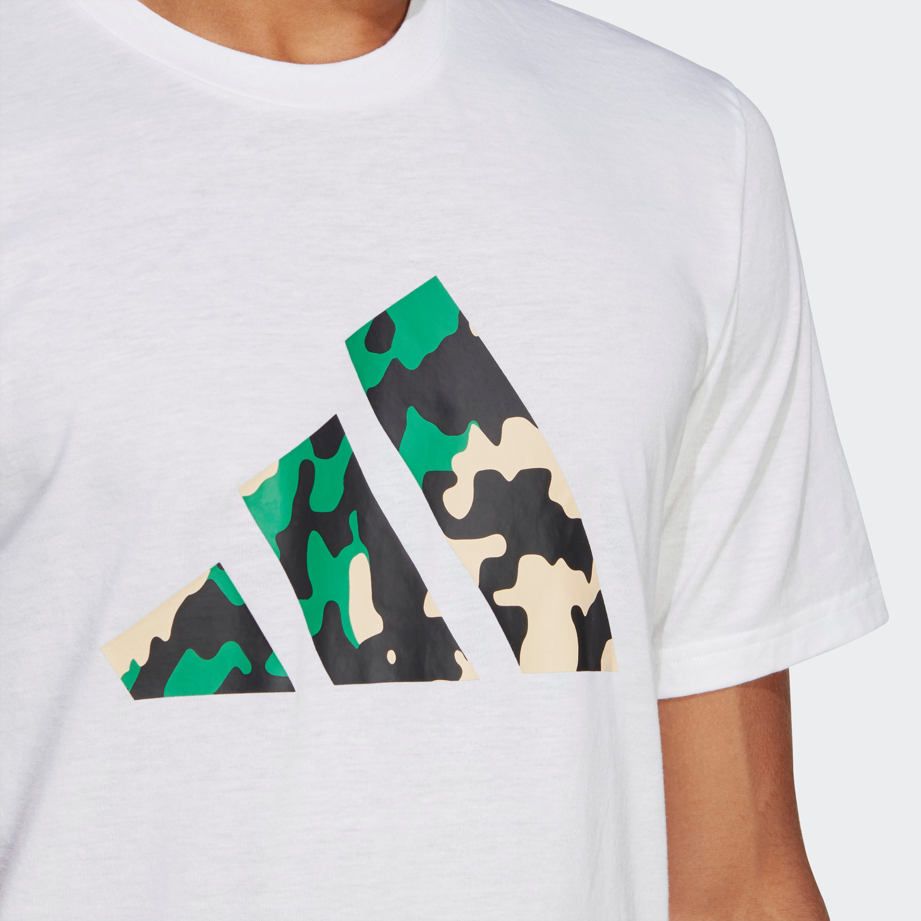  تي شيرت اسينشالز مطبوع عليه لوجو بي ال للرجال من اديداس-men-clothing-sportswearandactivewear-tshirtsandpolos-image-3