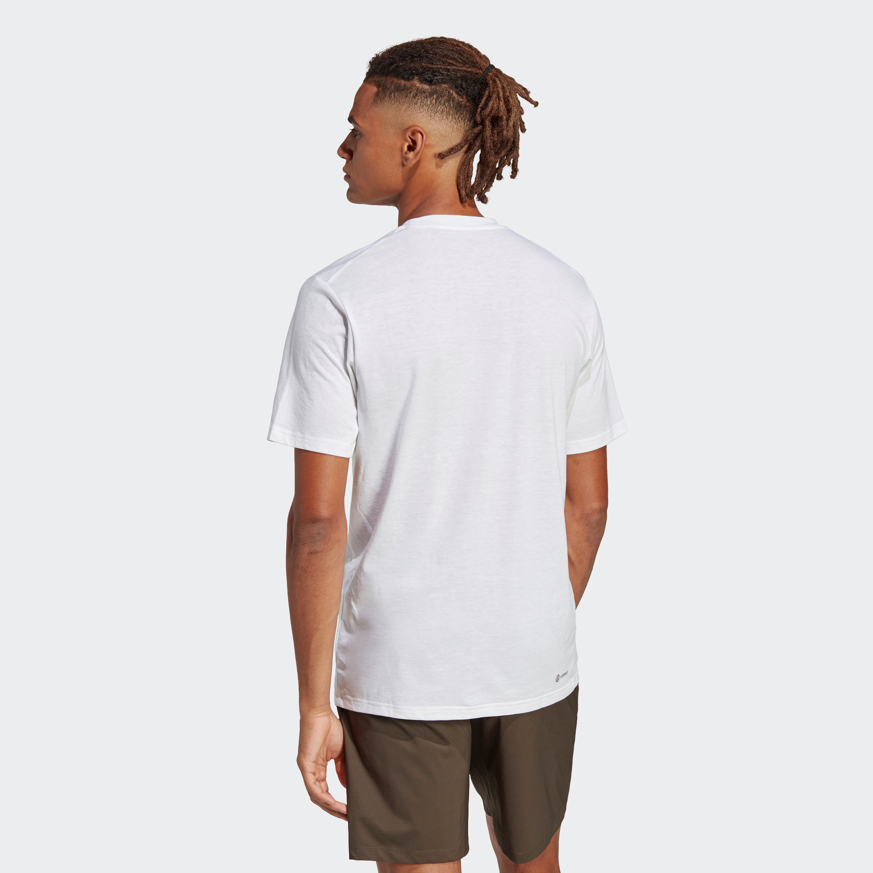  تي شيرت اسينشالز مطبوع عليه لوجو بي ال للرجال من اديداس-men-clothing-sportswearandactivewear-tshirtsandpolos-image-4