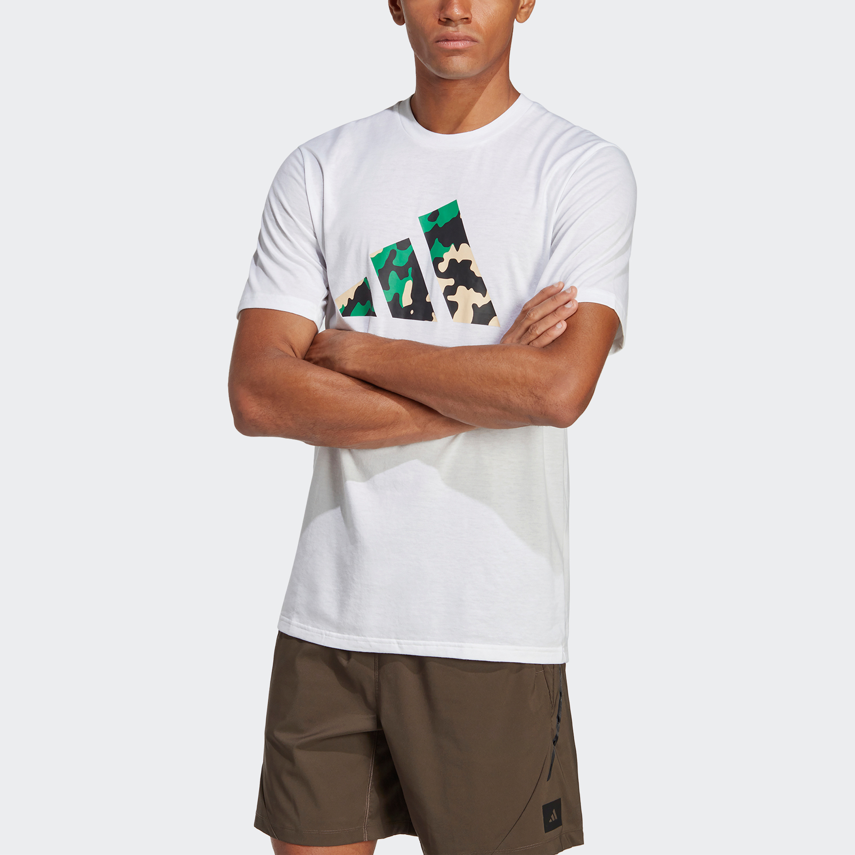  تي شيرت اسينشالز مطبوع عليه لوجو بي ال للرجال من اديداس-men-clothing-sportswearandactivewear-tshirtsandpolos-image-7