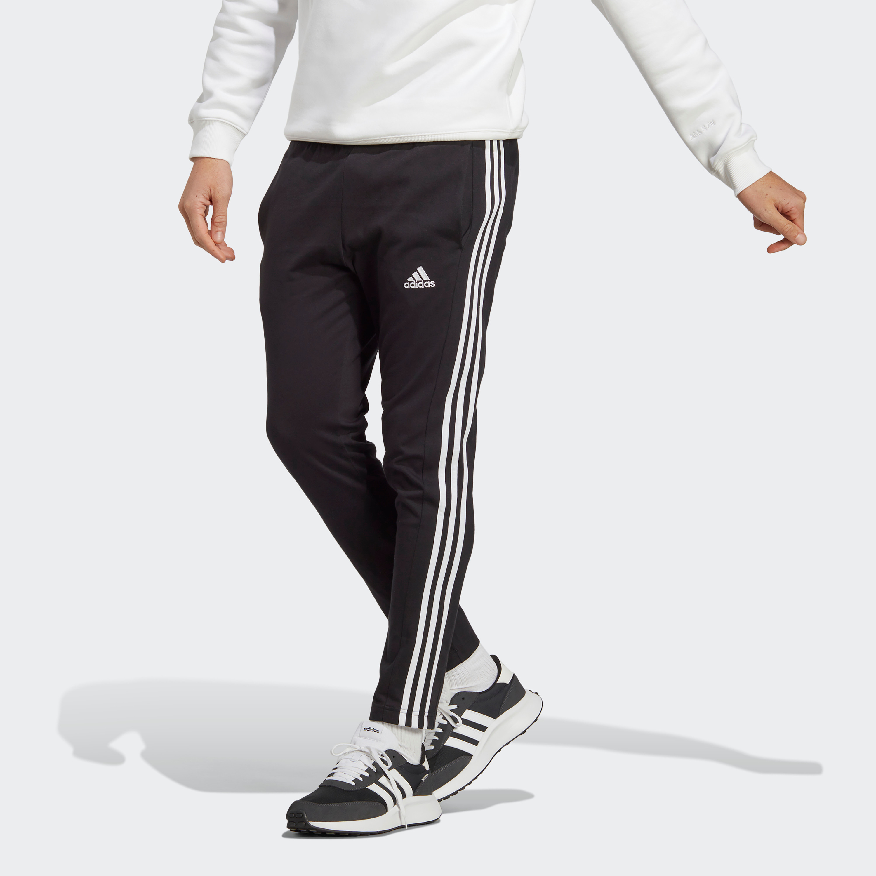 سروال اسنشالز للرجال بحاشية مفتوحة وتصميم خطوط اديداس الثلاثة| او اي-men-clothing-sportswearandactivewear-bottoms-image-1