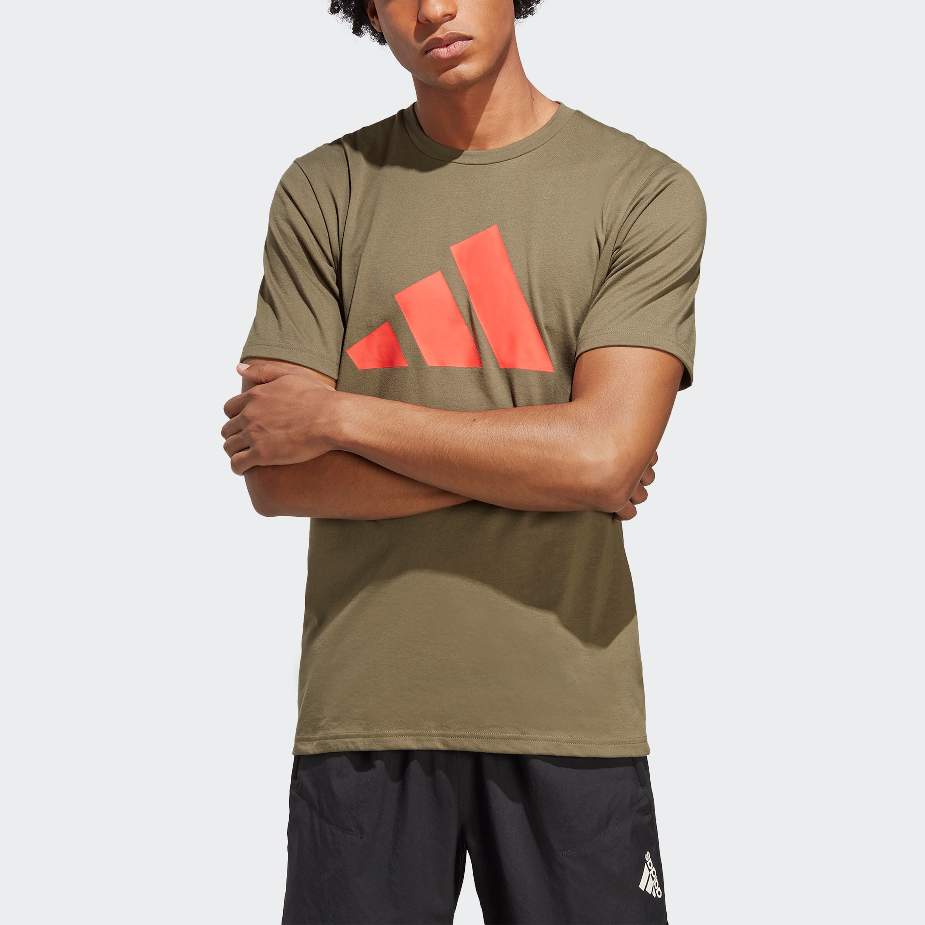  تي شيرت اسينشالز مطبوع عليه لوجو اف ر للرجال من اديداس-men-clothing-sportswearandactivewear-tshirtsandpolos-image-7