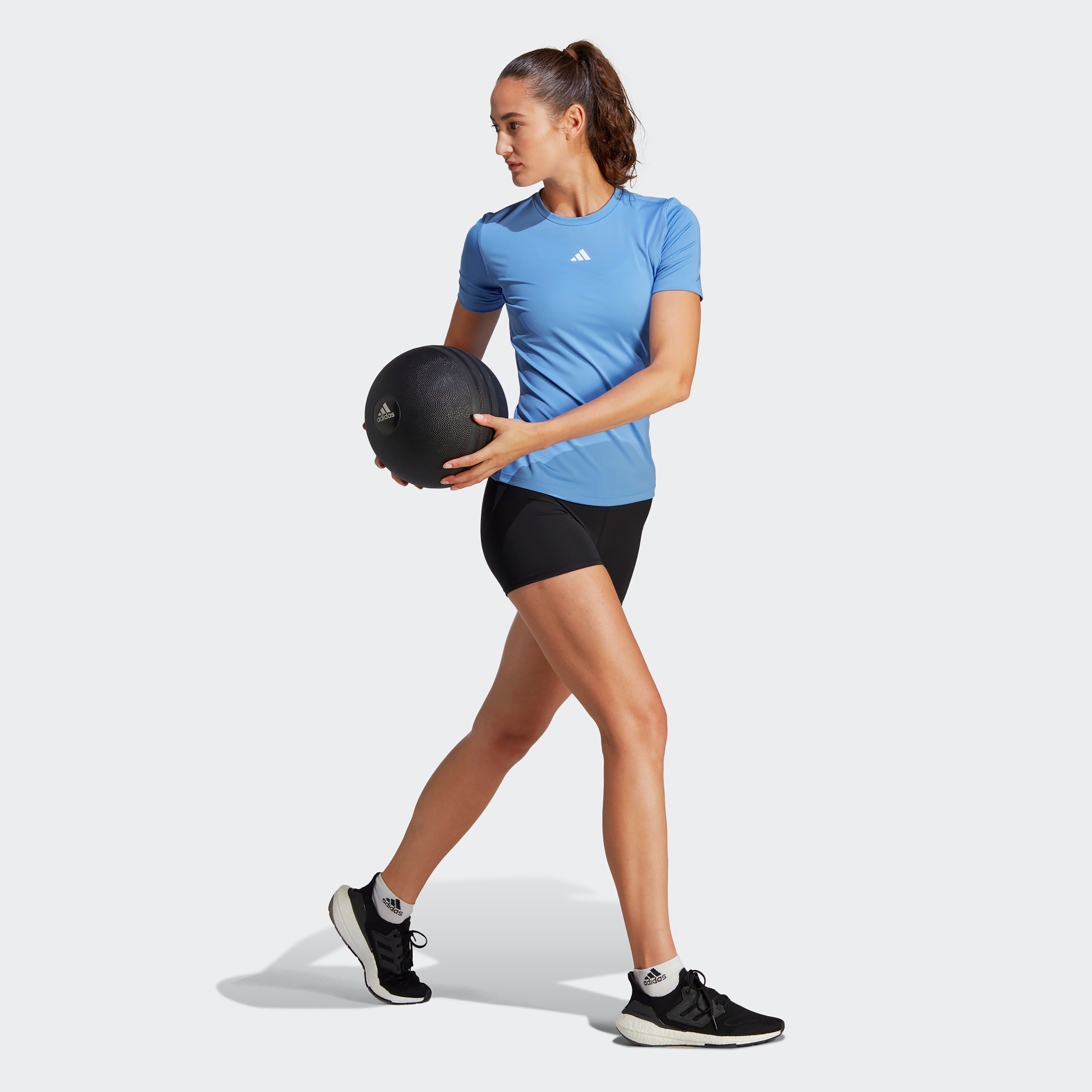  تيشيرتات رياضية  بشعار للنساء من اديداس-sports-women-clothing-tshirtsandvests-image-2