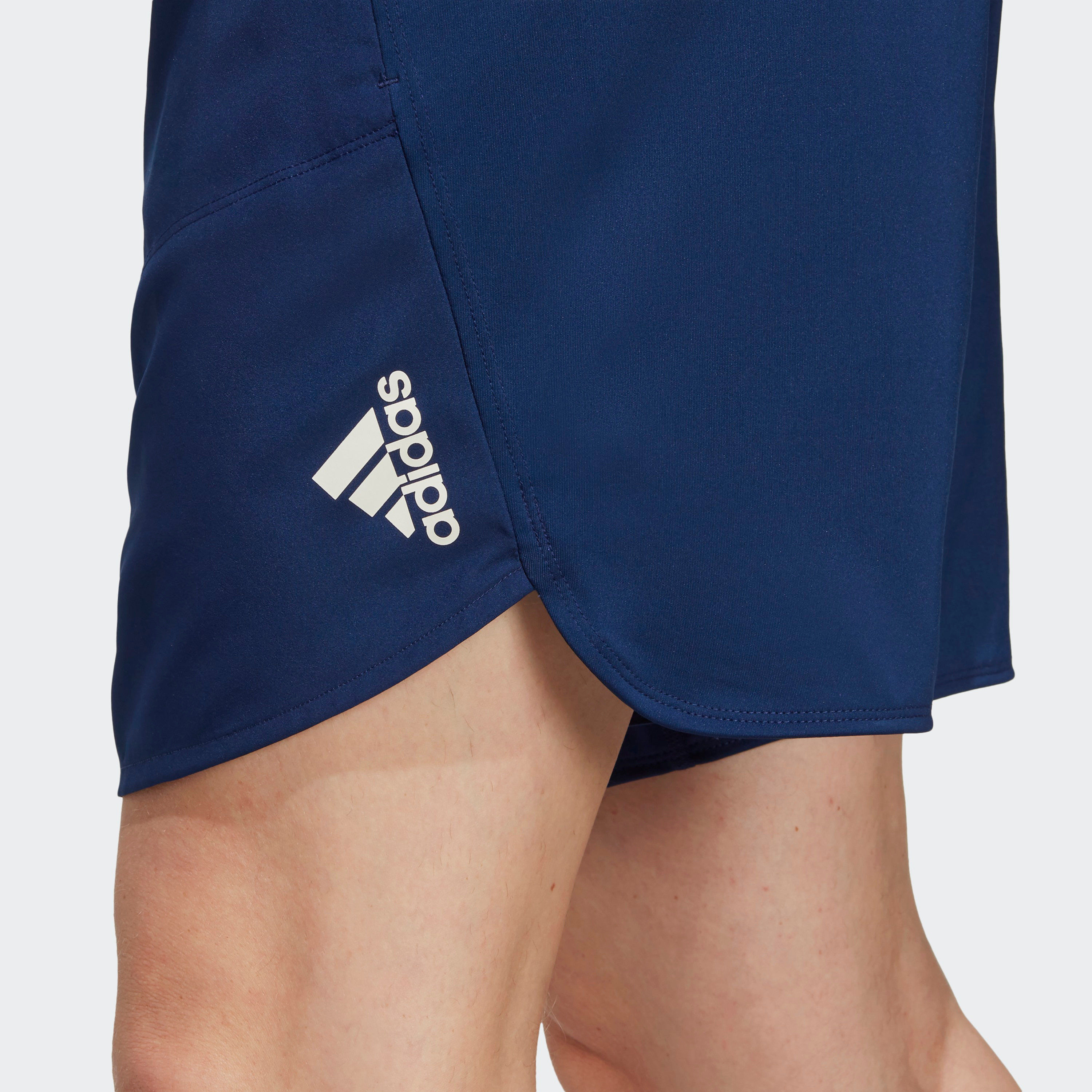  تي شيرتات مطبوع عليه لوجو دي 4 تي للرجال من اديداس-men-clothing-bottoms-shorts-image-3