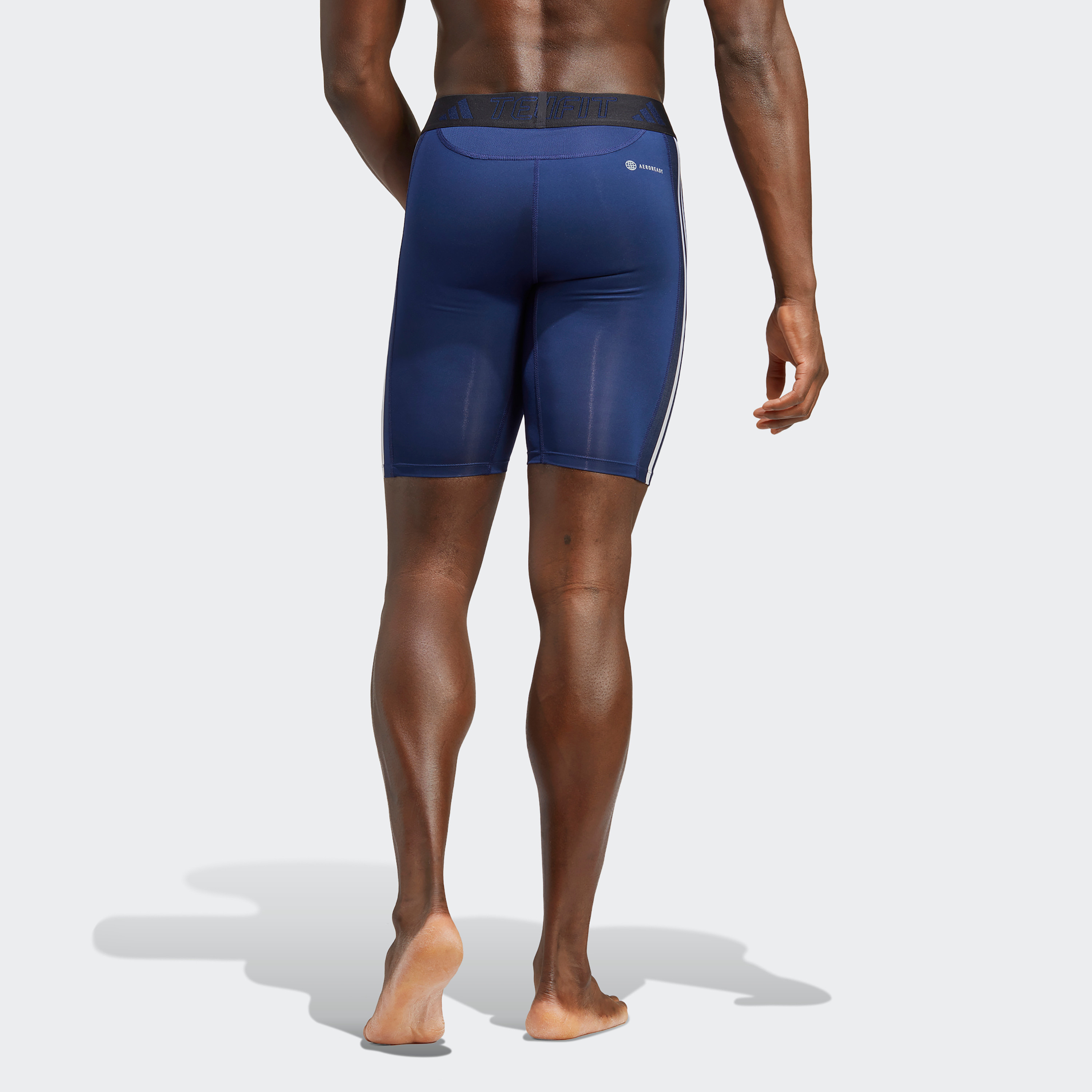  بنطال ضيق طويل للرجال مزين بثلاثة خطوط شو من اديداس-men-clothing-sportswearandactivewear-bottoms-image-5