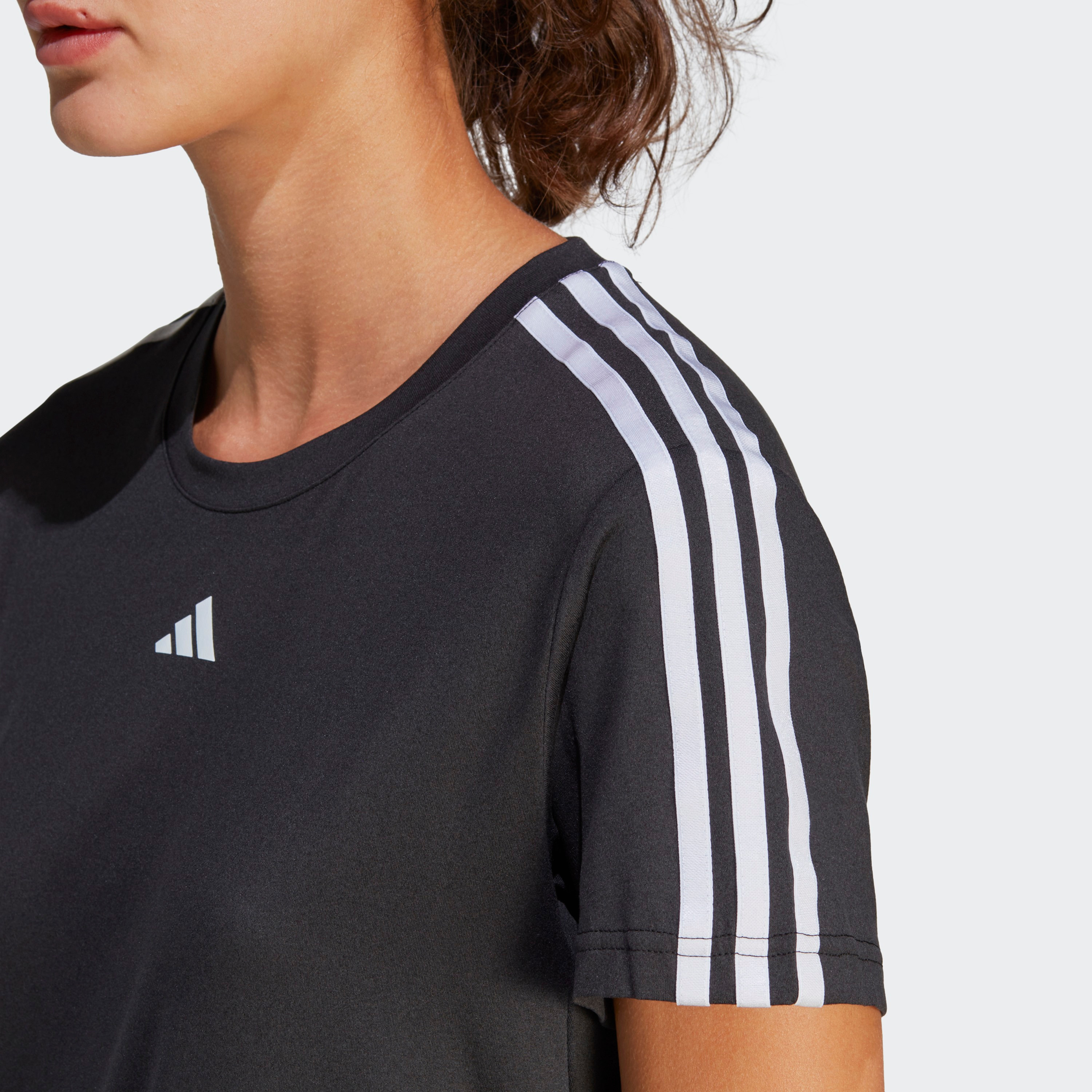 سروال رياضي ايروريدي اسنشيال ترين بثلاثة خطوط من اديداس للنساء | او اي-sports-women-clothing-tshirtsandvests-image-7