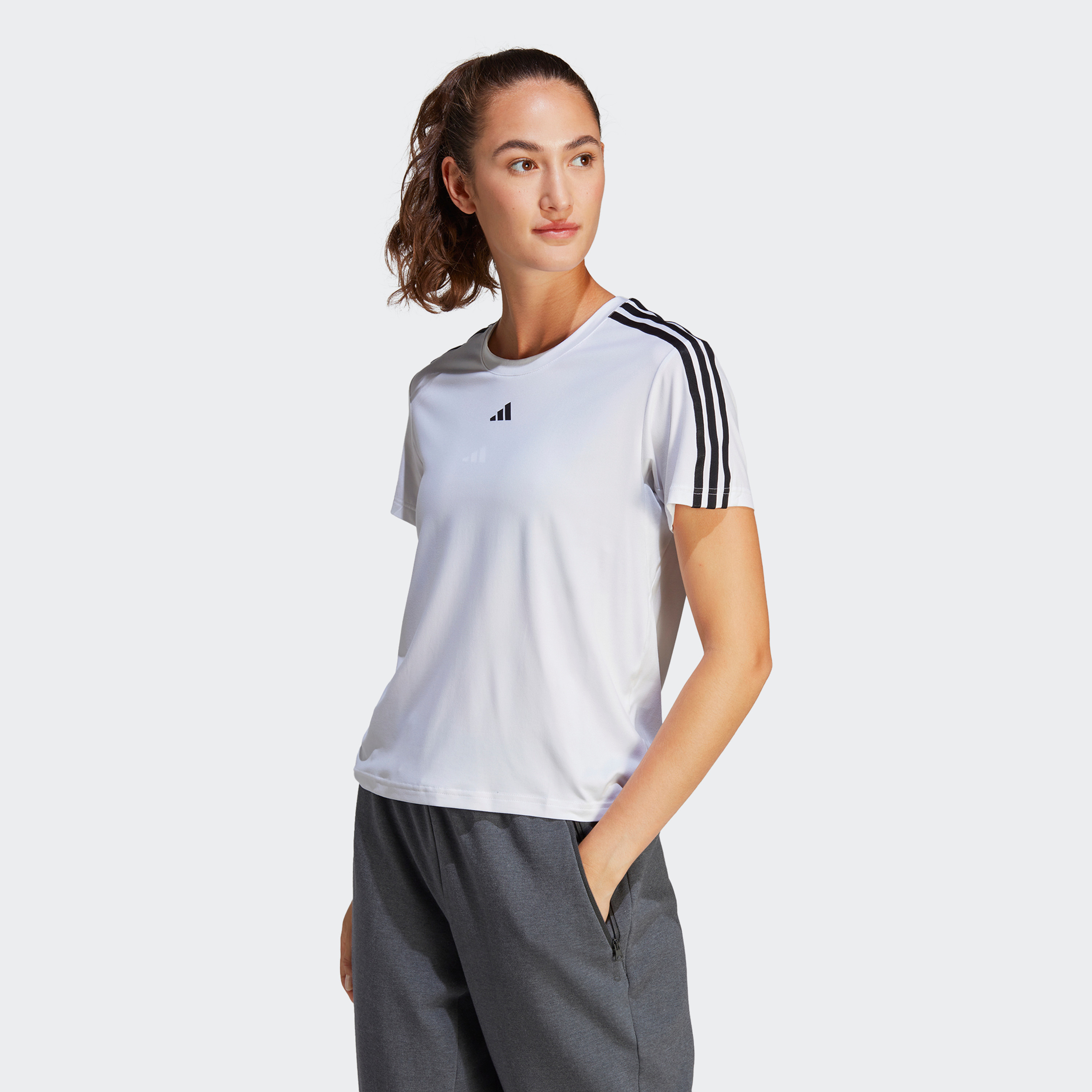 سروال رياضي ايروريدي اسنشيال ترين بثلاثة خطوط من اديداس للنساء | او اي-sports-women-clothing-tshirtsandvests-image-9