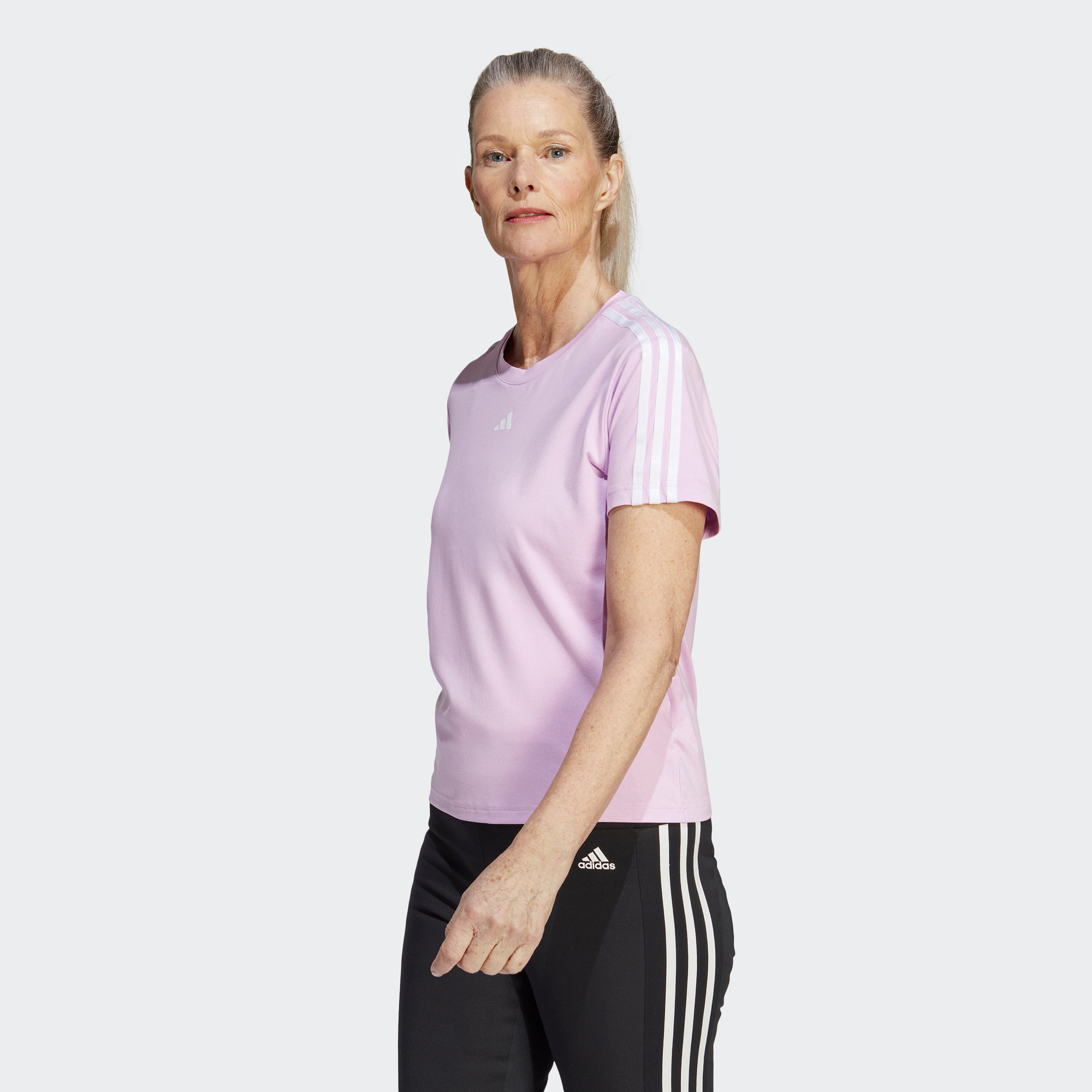 سروال رياضي ايروريدي اسنشيال ترين بثلاثة خطوط من اديداس للنساء | او اي-sports-women-clothing-tshirtsandvests-image-13