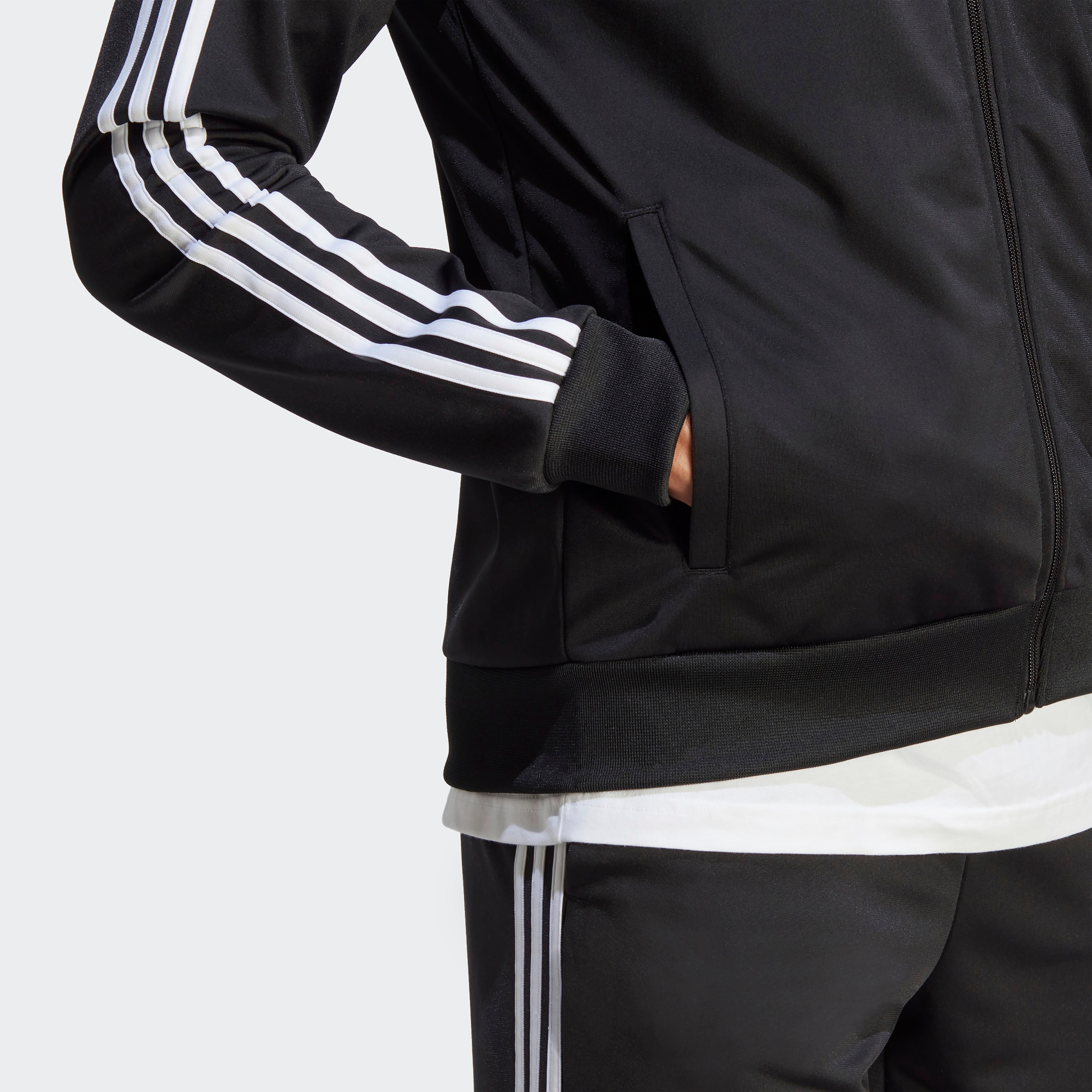  بدلة رياضية  تي تي مزين ب 3 اشرطة للرجال  من اديداس-men-clothing-sportswearandactivewear-tracksuits-image-5