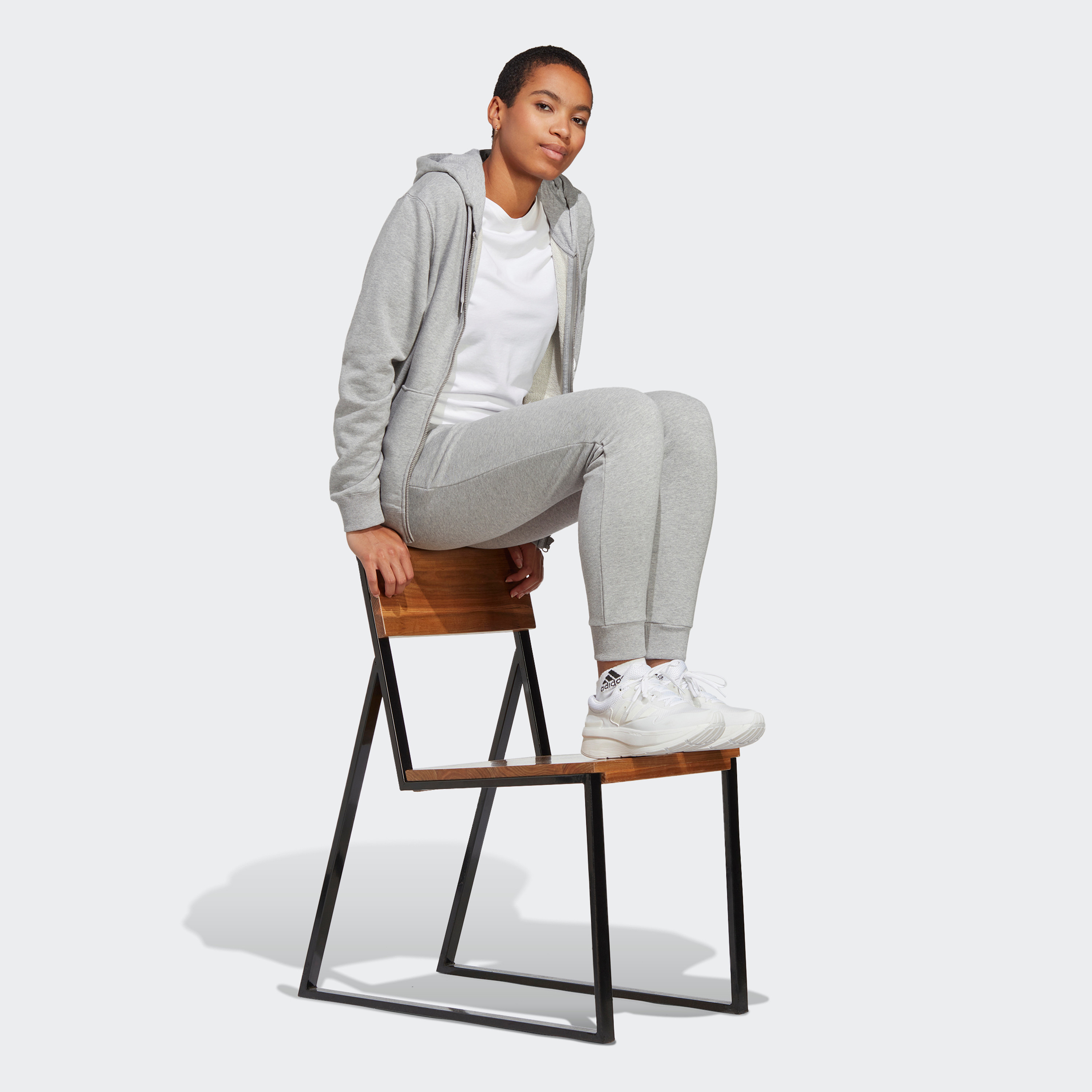 هودي تيري فرنسي بسحّاب كامل إسنشيالز لينير من اديداس للنساء | او اي-sports-women-clothing-hoodiesandsweatshirts-image-2