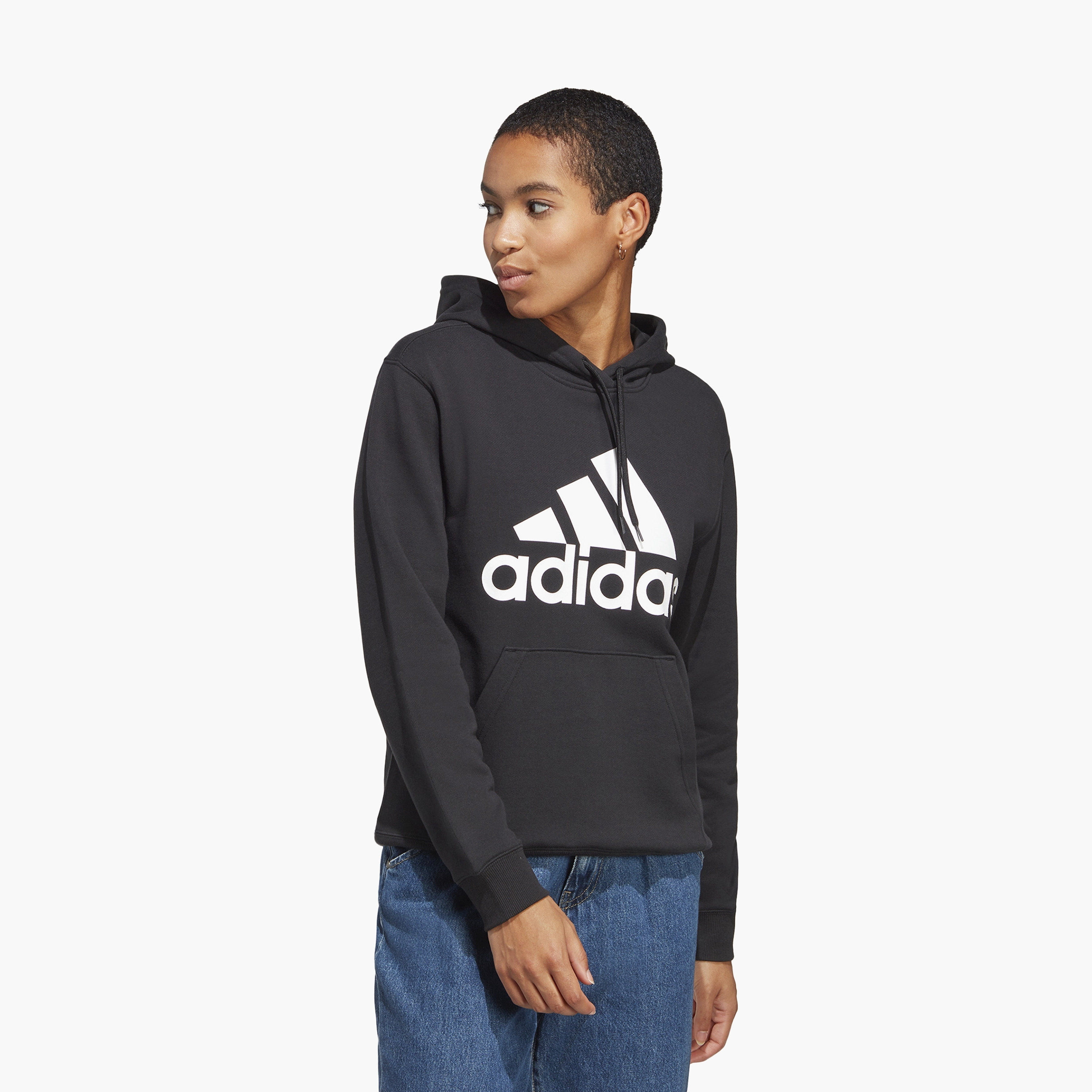هودي اديداس اسينشالز للنساء بشعار كبير عادي ذو فرينش تيري IC6895 | OE-sports-women-clothing-hoodiesandsweatshirts-image-2