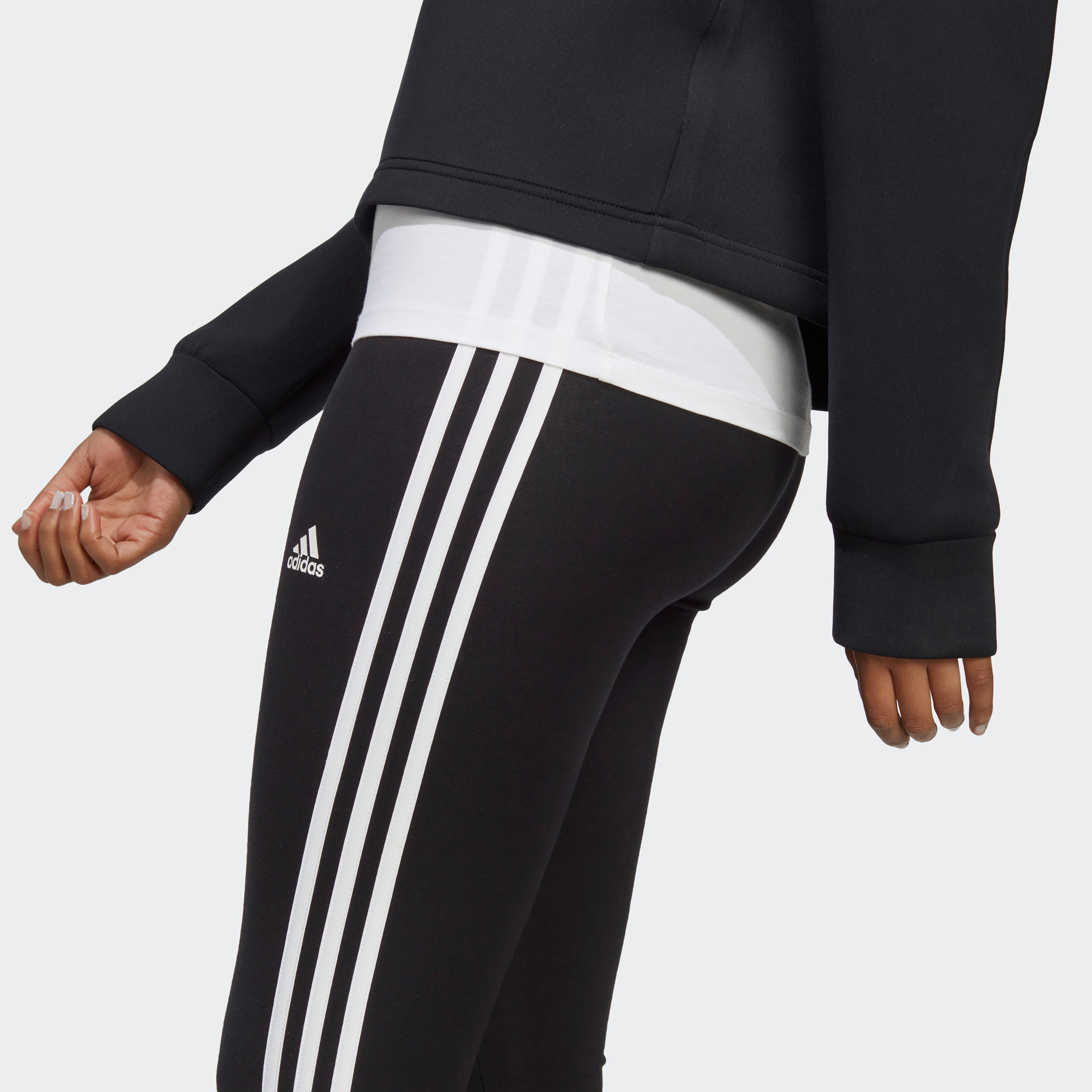 بنطلون ضيقة الجيرسيه بخصر عالٍ 3 خطوط أساسية للنساء من اديداس | او اي-women-clothing-bottoms-leggings-image-3