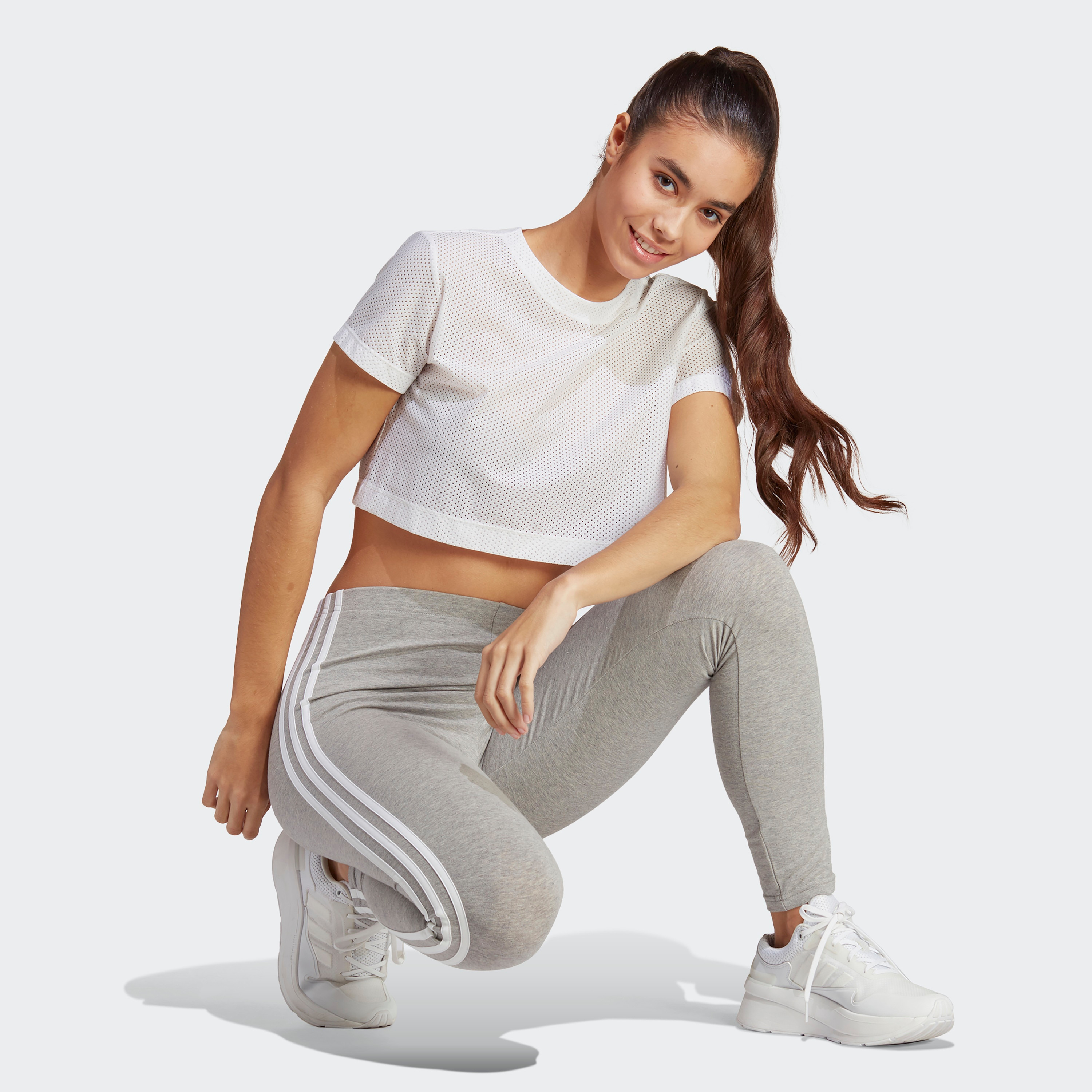 بنطلون ضيقة الجيرسيه بخصر عالٍ 3 خطوط أساسية للنساء من اديداس | او اي-women-clothing-bottoms-leggings-image-6