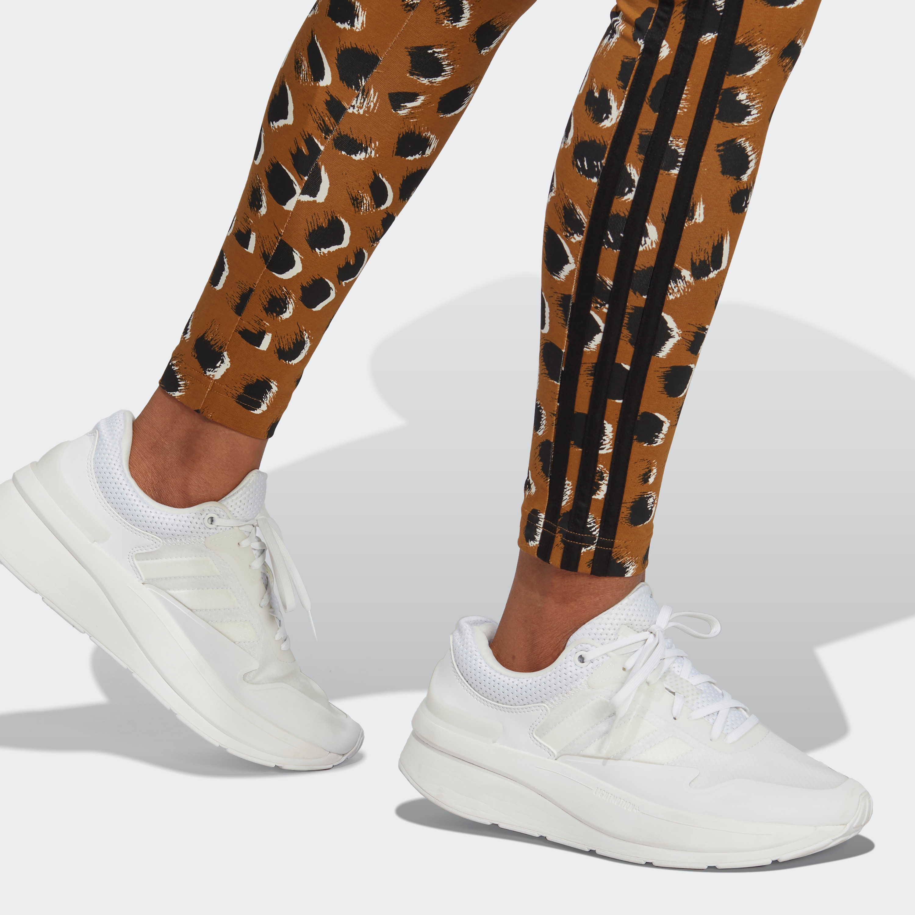  بنطال ضيق للسيدات  للساقين مطبوع بالحيونات من أديداس-women-clothing-bottoms-leggings-image-5