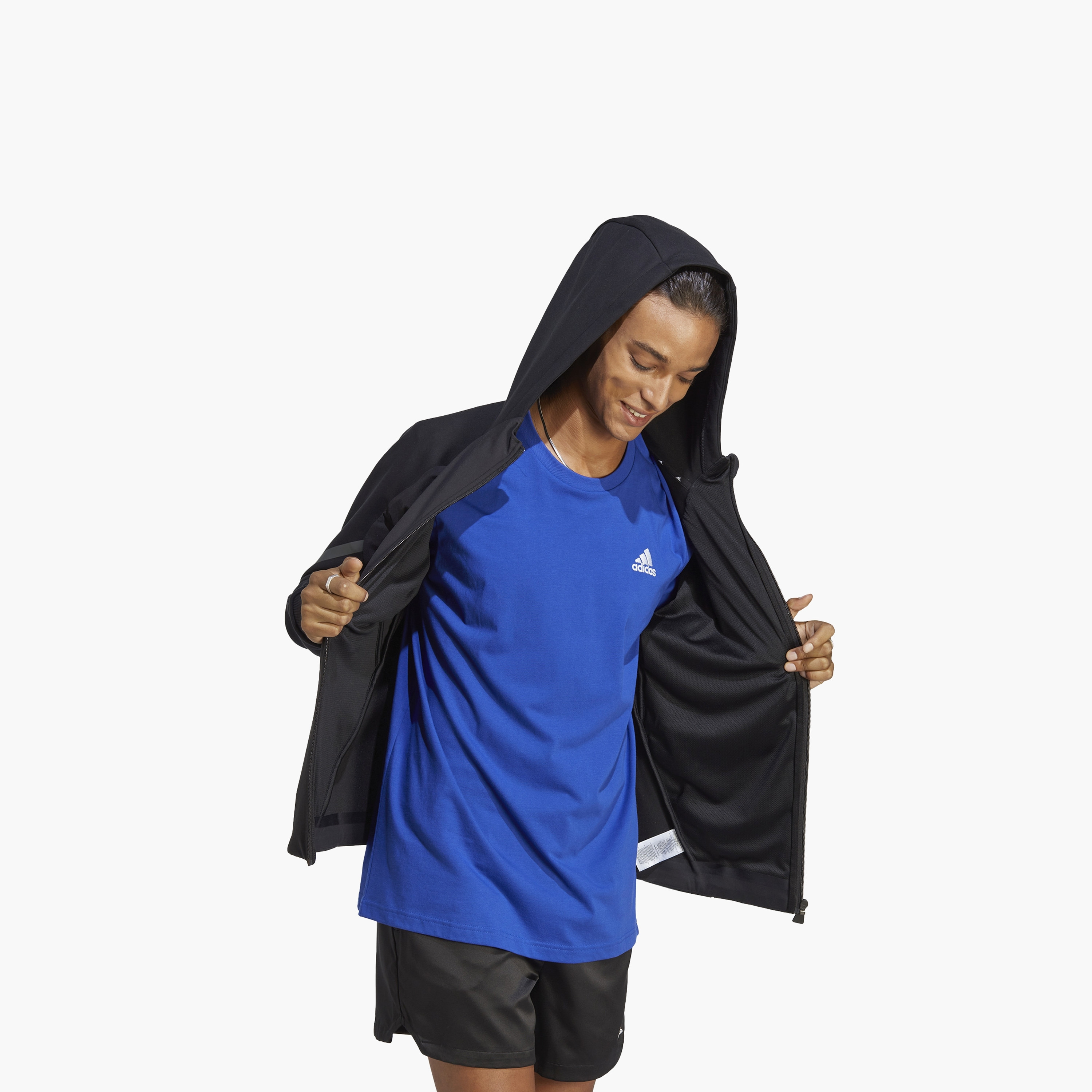 تيشيرت رجالي جيرسيه بشعار صغير مطرز واحد ذو اسينشالز بشعار من اديداس IC9284 | OE-men-clothing-sportswearandactivewear-tshirtsandpolos-image-2