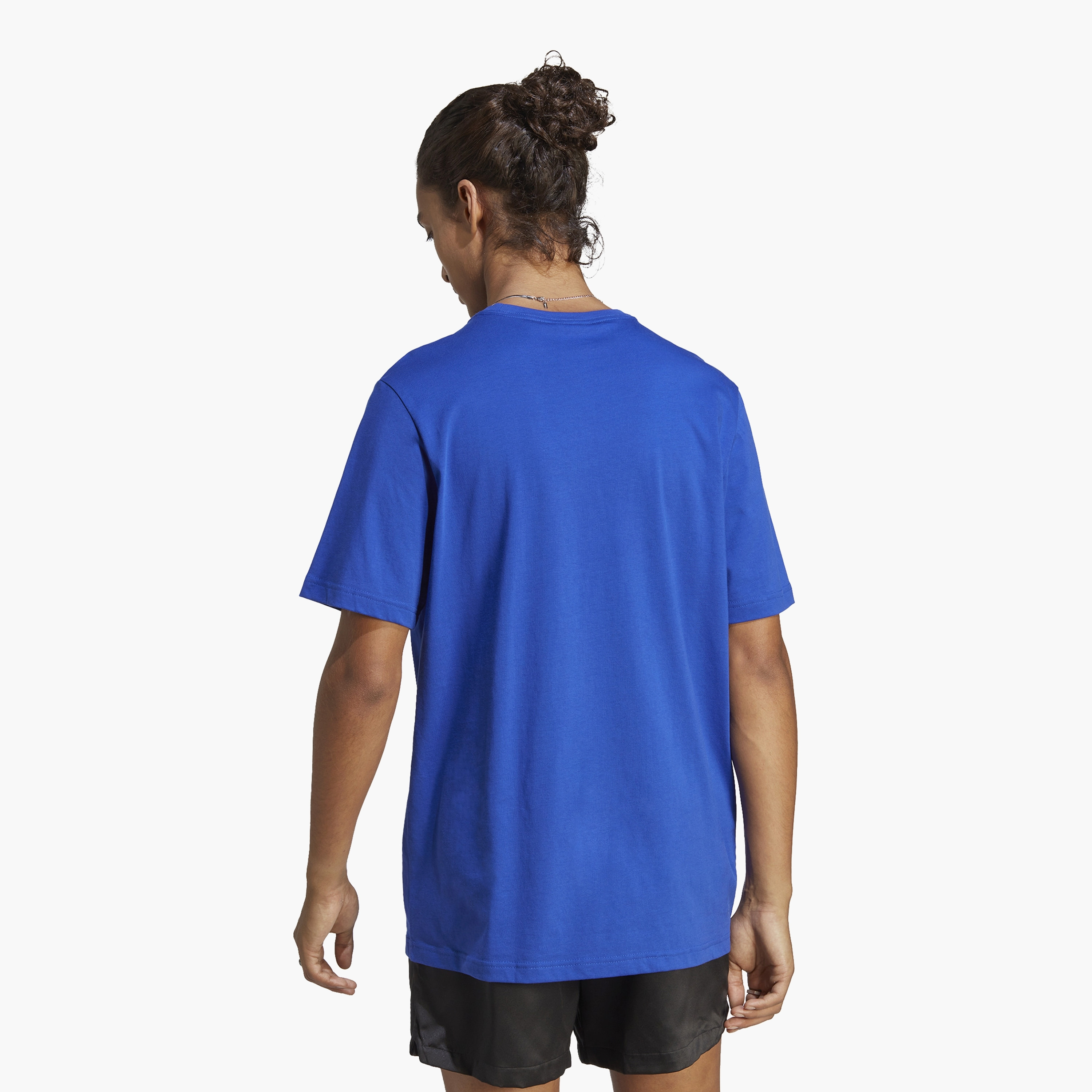 تيشيرت رجالي جيرسيه بشعار صغير مطرز واحد ذو اسينشالز بشعار من اديداس IC9284 | OE-men-clothing-sportswearandactivewear-tshirtsandpolos-image-5